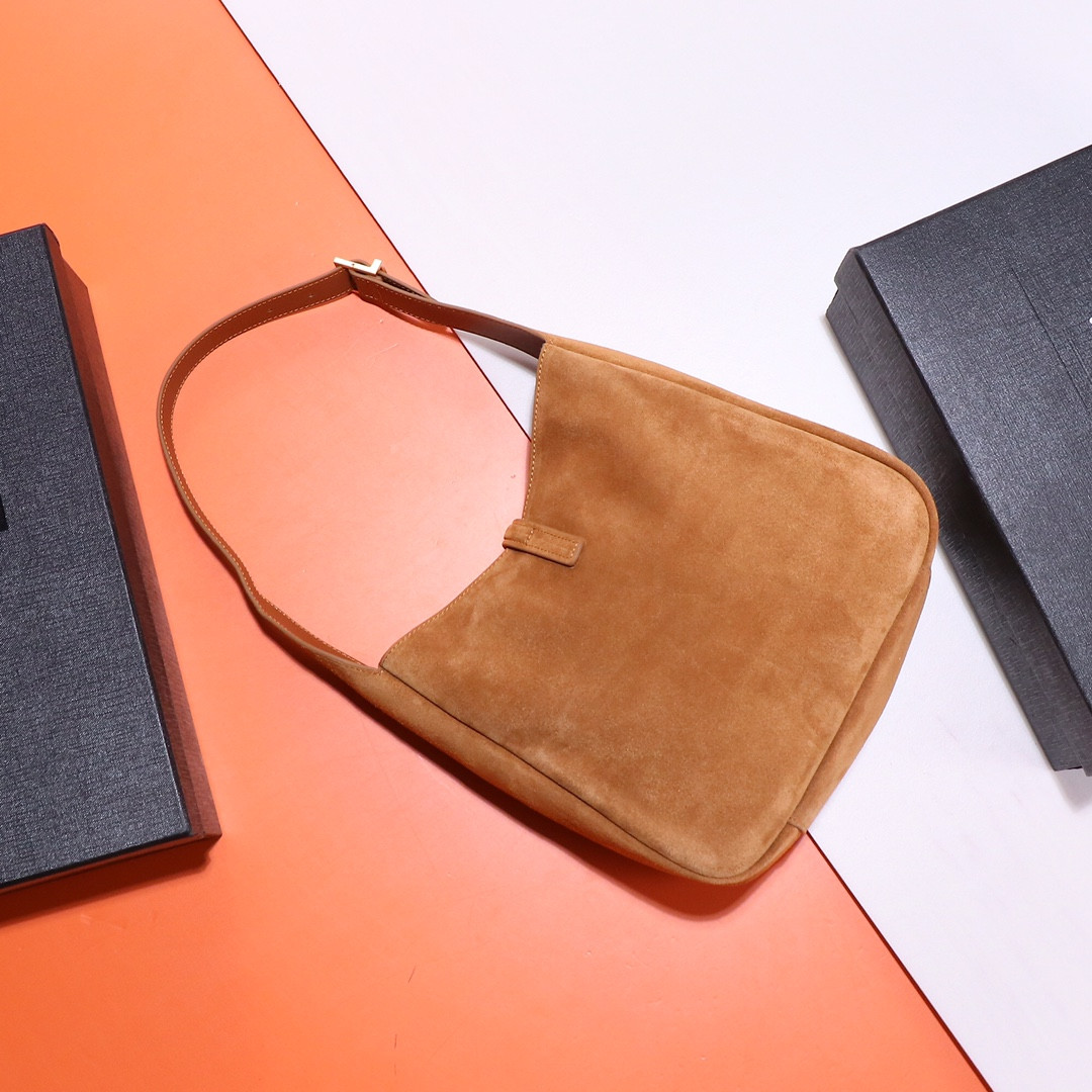 Y*L LE 5 À 7 23x22x8cm