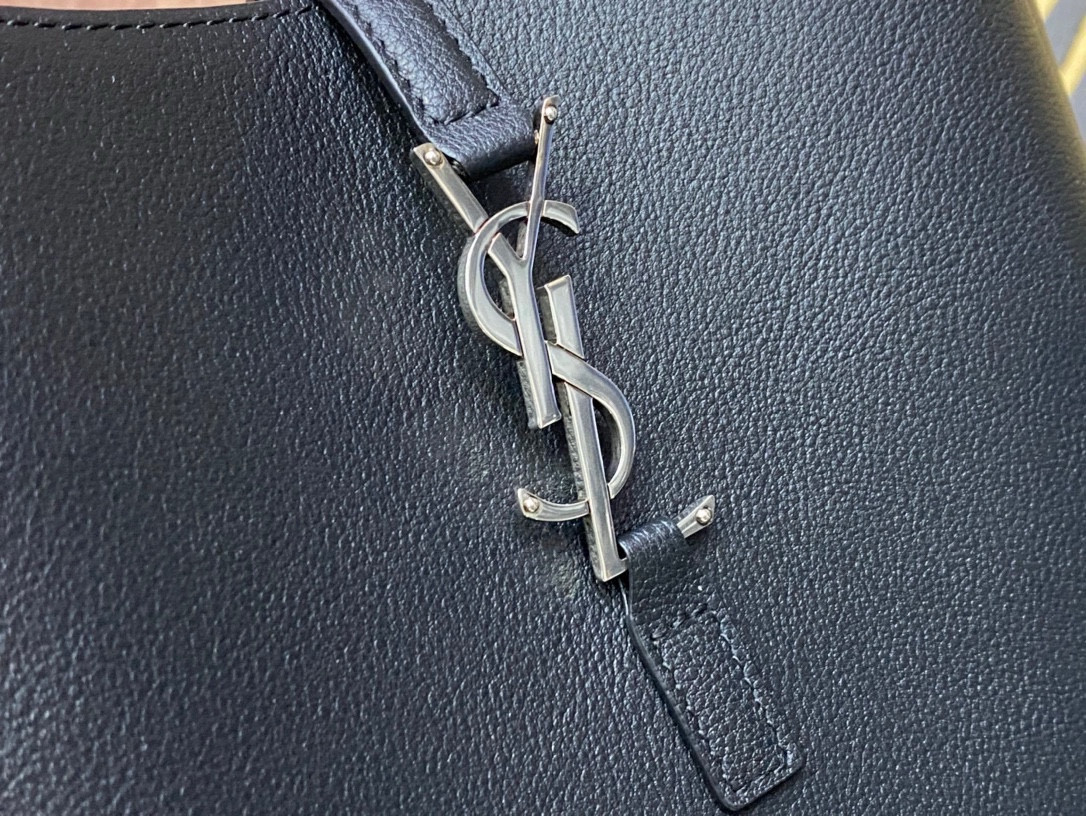 Y*L LE 5 À 7  23x22x8cm