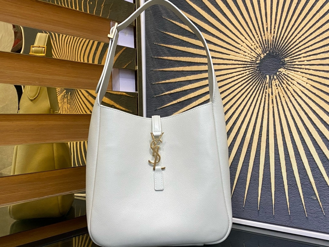 Y*L LE 5 À 7 23x22x8cm