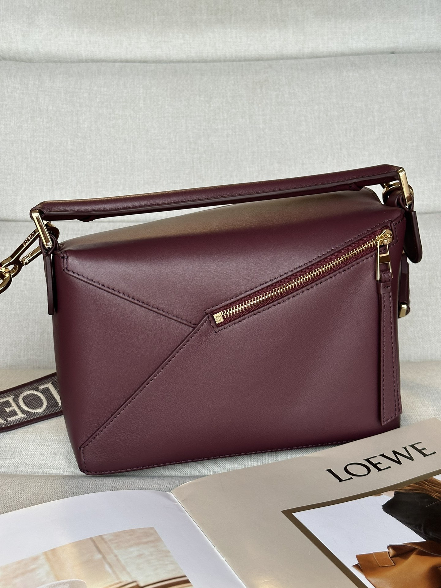 L0ew* Small Puzzle bag in classic calfskin 24x10.5x16.5cm