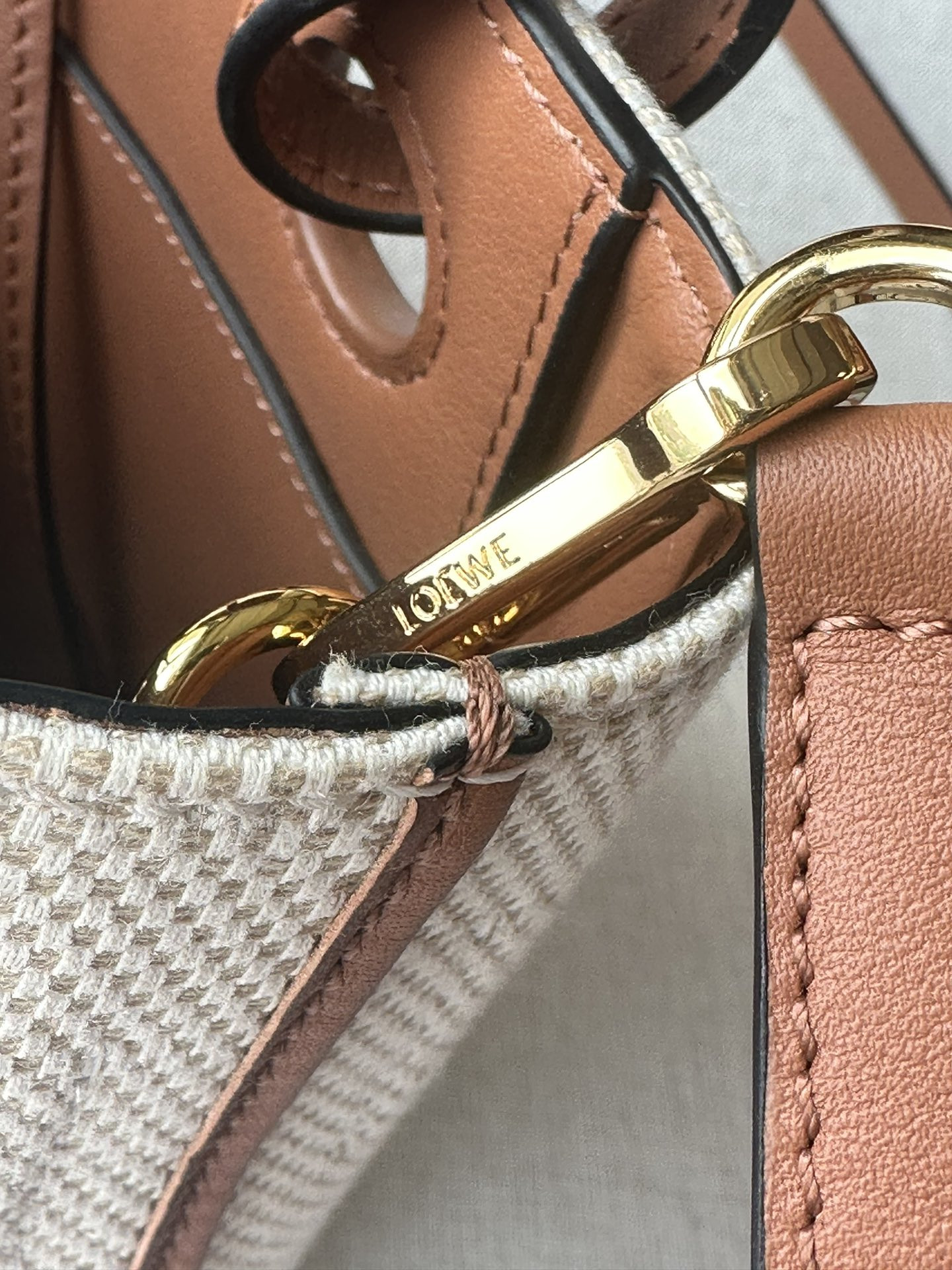 L0ew* Anagram Tote 22x9x19.5cm (no charm)