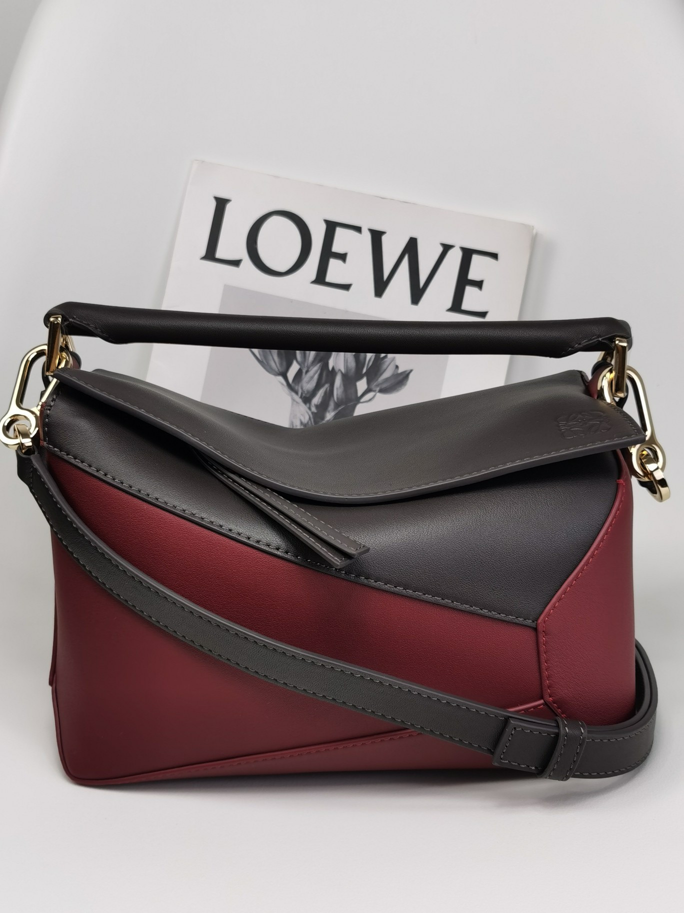 L0ew* Small Puzzle bag in classic calfskin 24x10.5x16.5cm