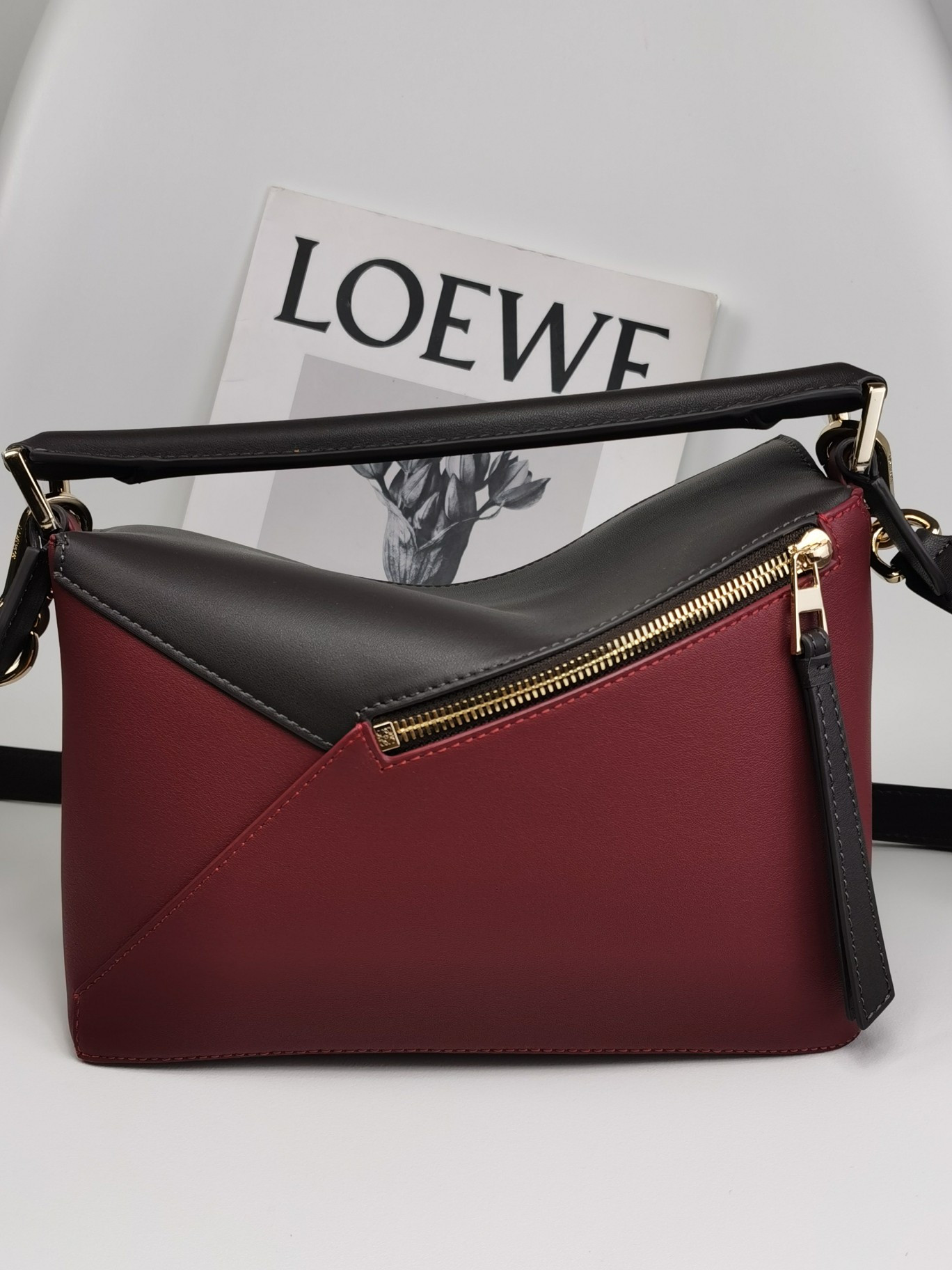 L0ew* Small Puzzle bag in classic calfskin 24x10.5x16.5cm