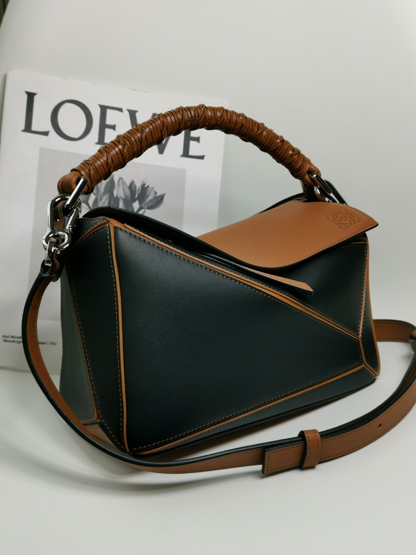 L0ew* Small Puzzle bag in classic calfskin 24x10.5x16.5cm