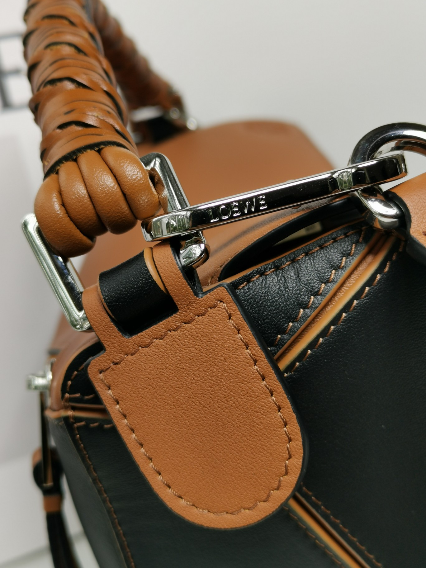 L0ew* Small Puzzle bag in classic calfskin 24x10.5x16.5cm