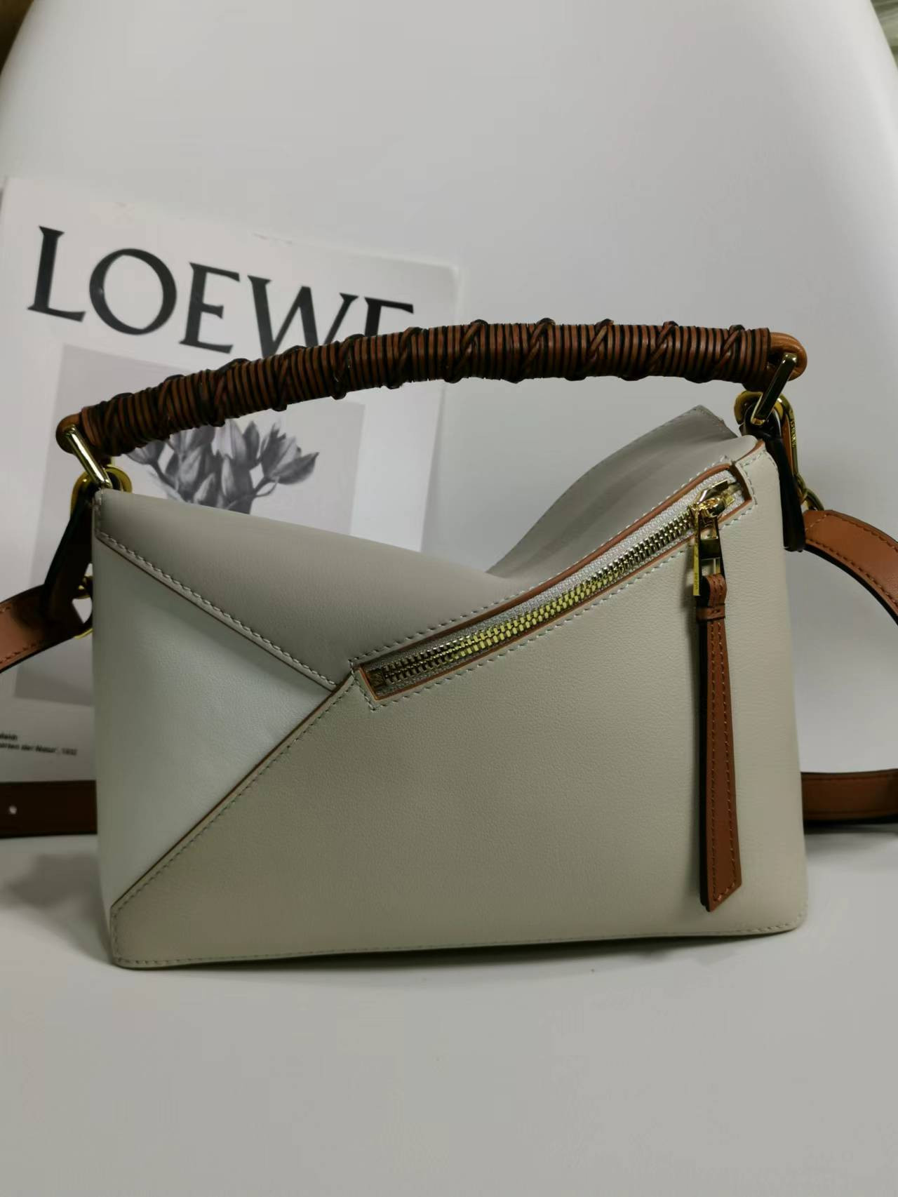 L0ew* Small Puzzle bag in classic calfskin 24x10.5x16.5cm