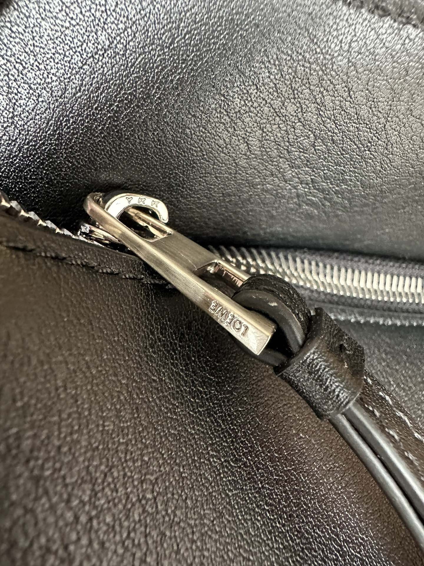 L0ew* Small Puzzle bag in classic calfskin 24x10.5x16.5cm