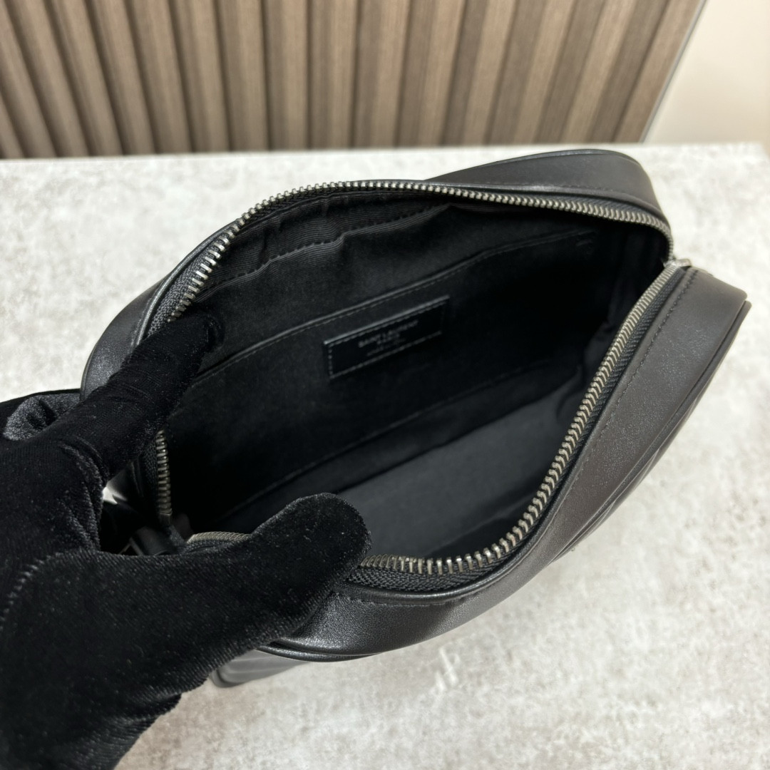 Y*L LOU camera bag in quilted leather 23x16x6cm