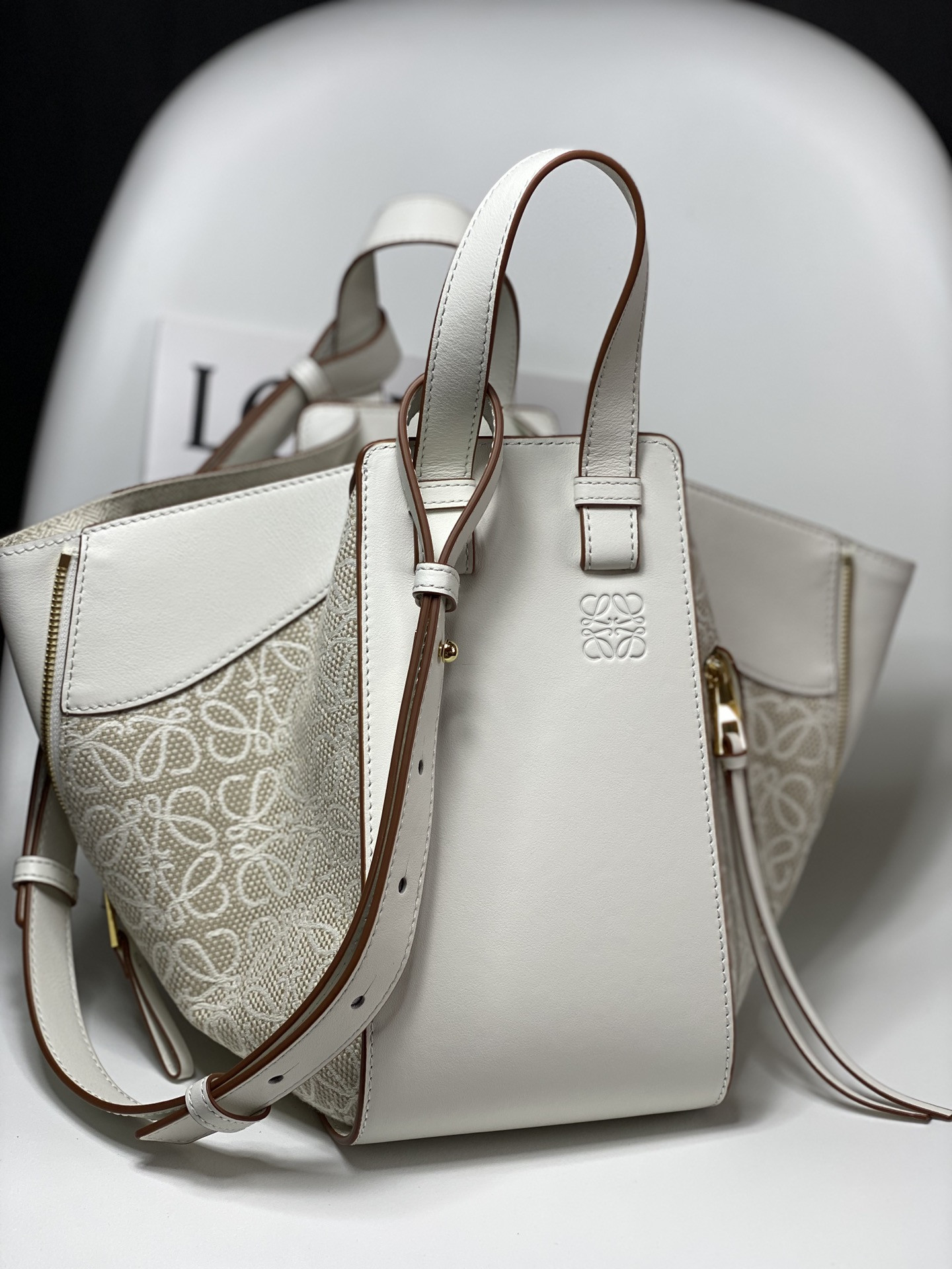 L0ew* Small Hammock bag in soft grained calfskin 30x13.5x25cm