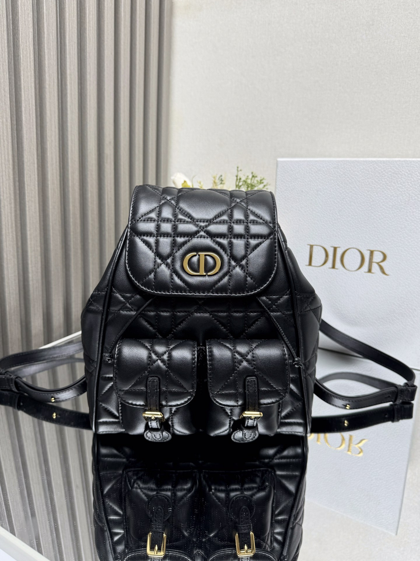 D*0r Caro Backpack Medium 23 x 26.7 x 12.5 cm