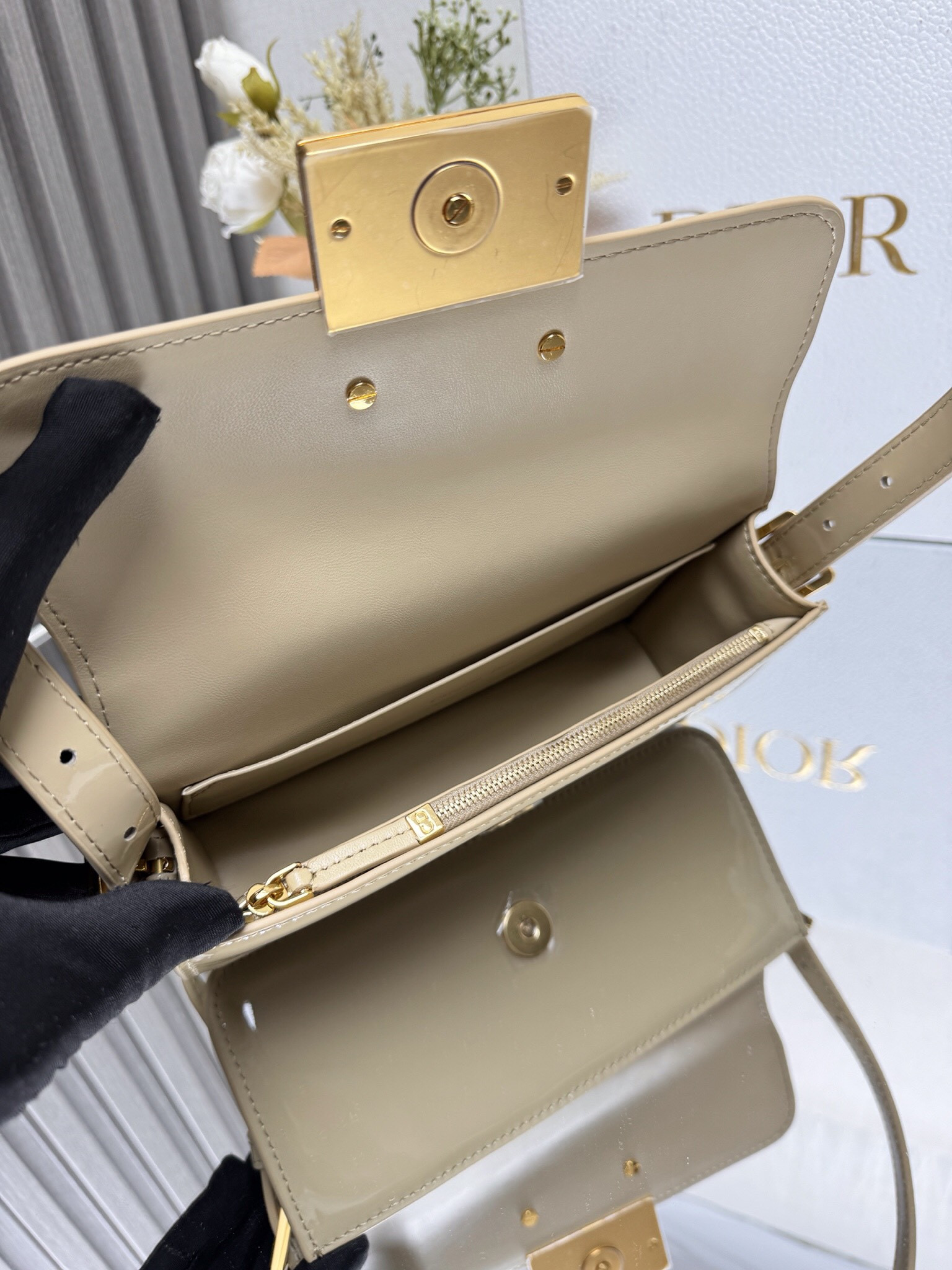 D*0r Miss D*0r flap bag 22 x 11 x 6 cm(Patent Calfskin)