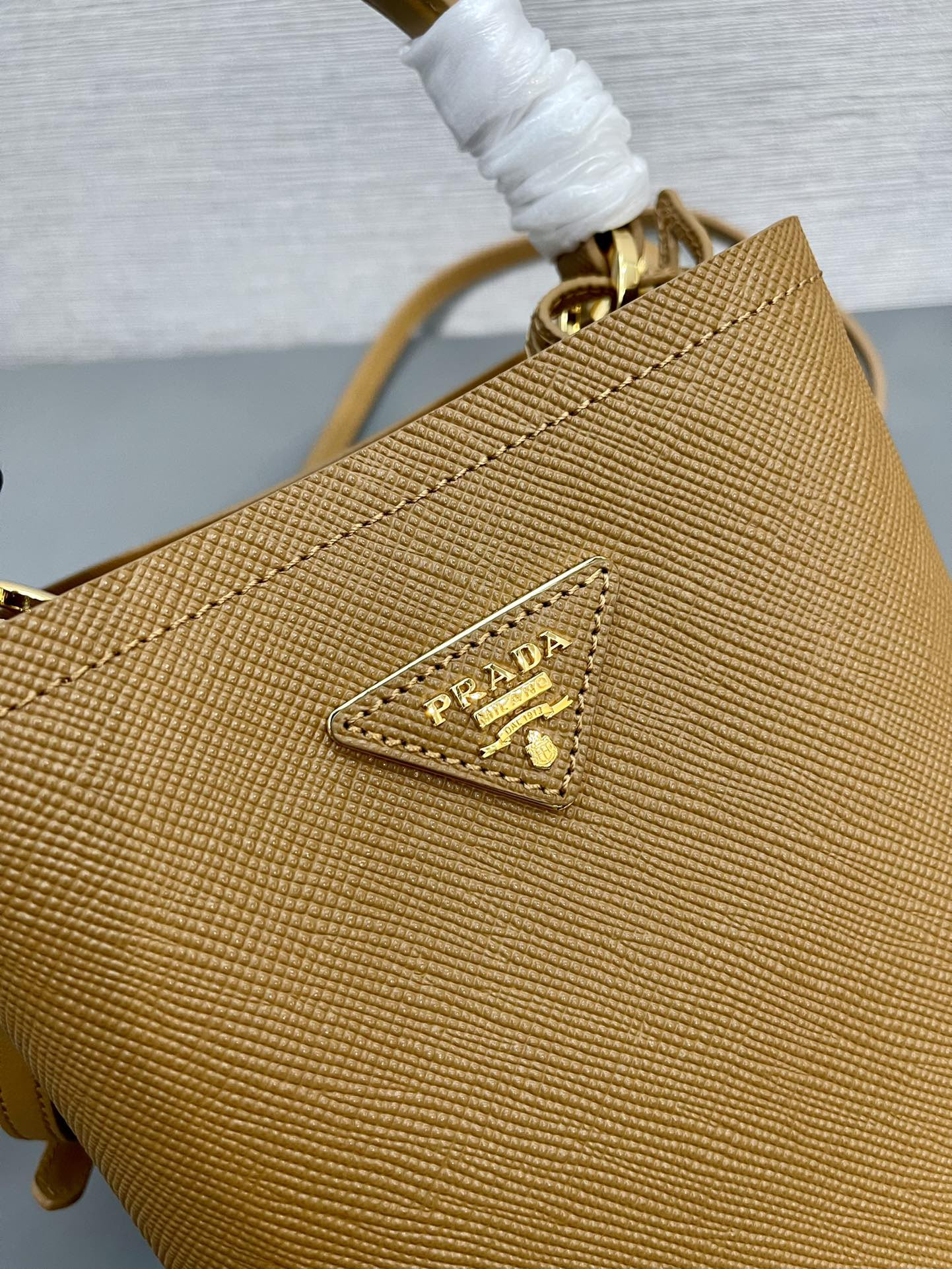 Pra*a Small Saffiano Leather Pra*a Panier Bag 18x17x10.5cm