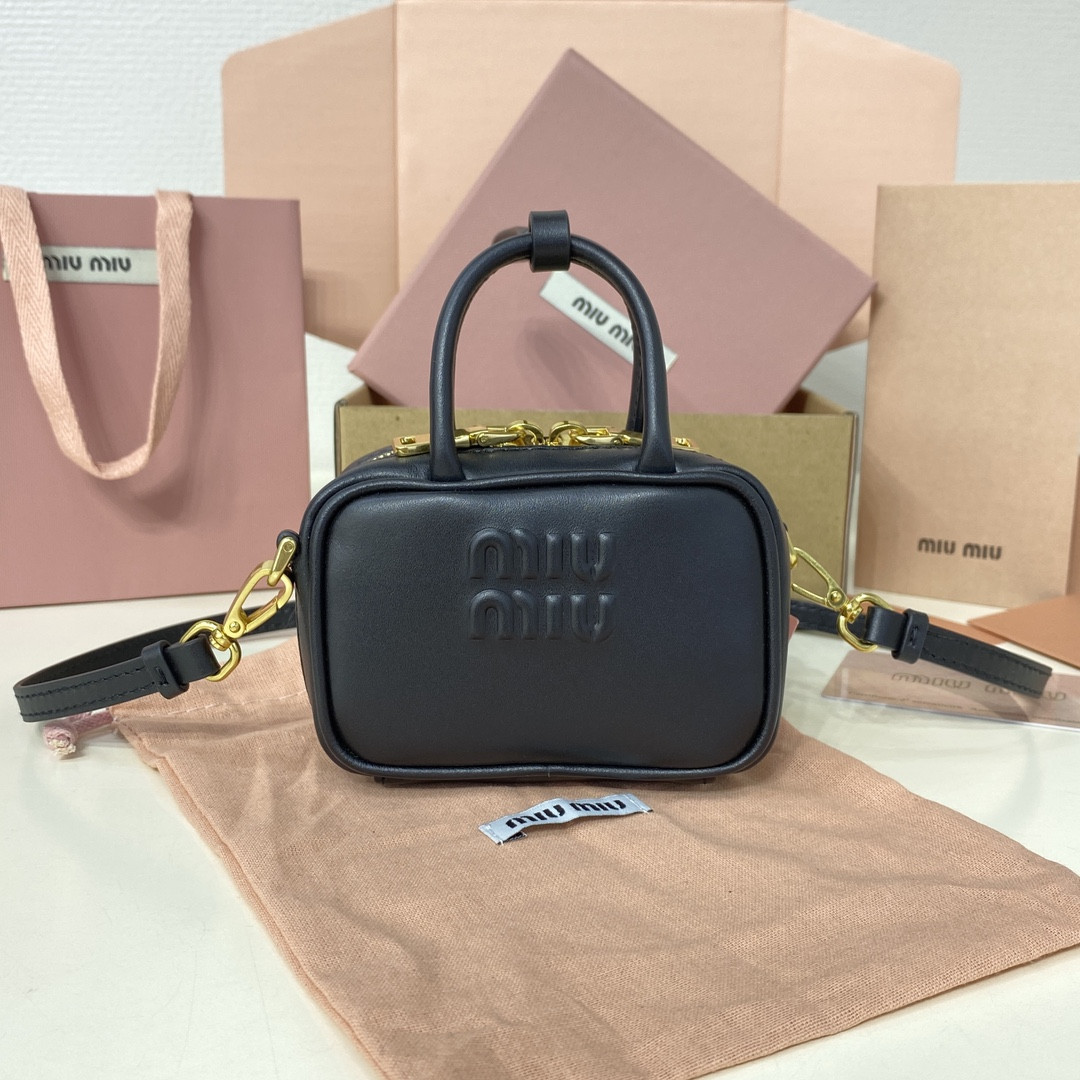 Miu Miu Leather micro bag 7x11x4cm
