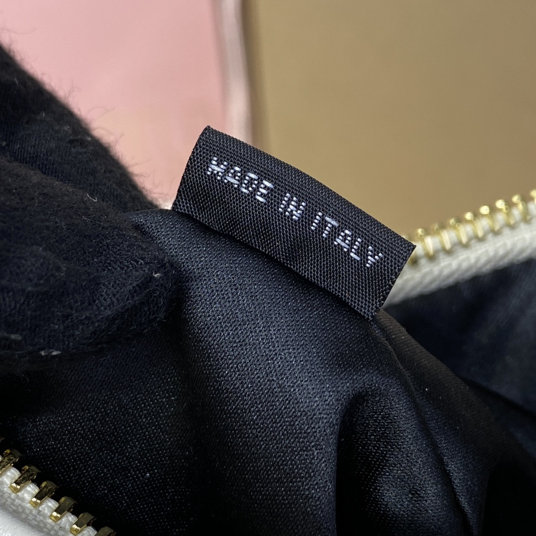 Miu Miu Wander matelassé nappa leather hobo bag 17x20x6cm