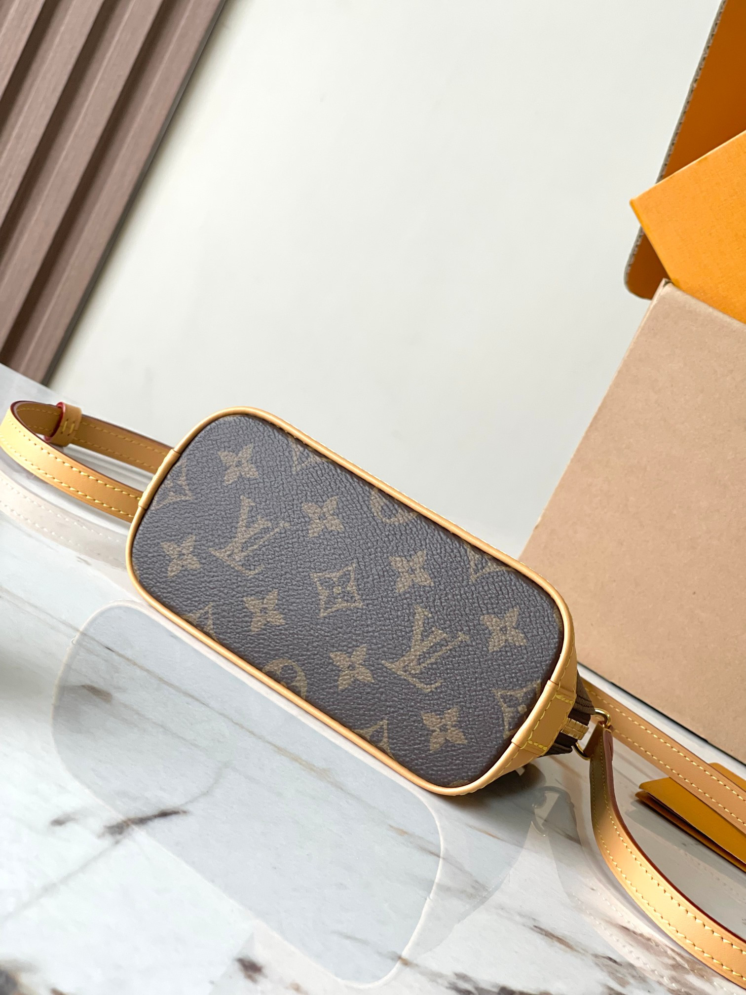 LV Nano Alma M82717 18x12x8cm