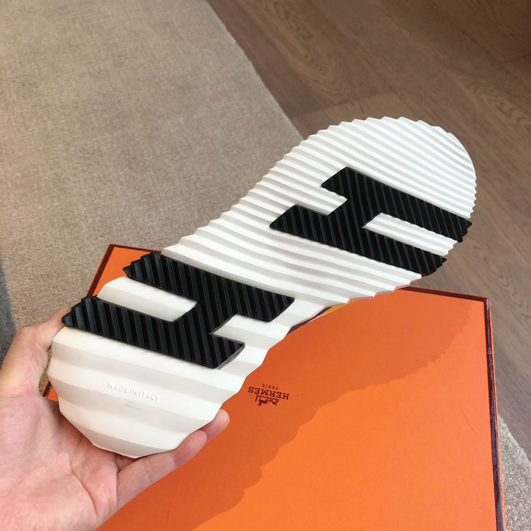 UA Hermès Bouncing Sneaker