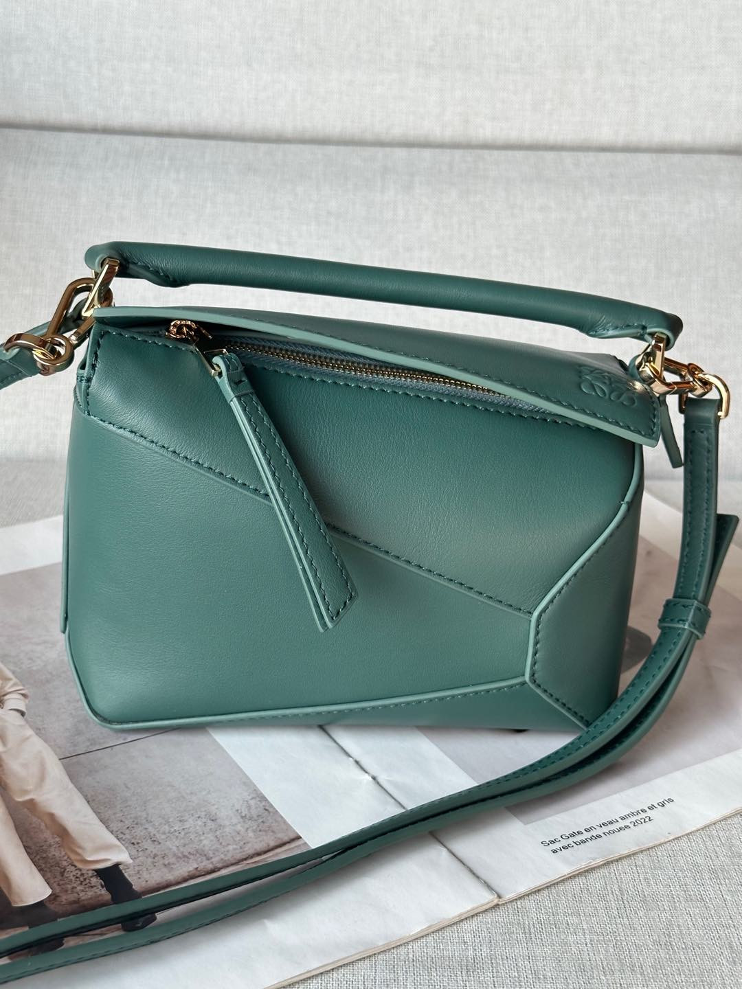 L0ew* Mini Puzzle bag in classic calfskin 18x12.5x8cm