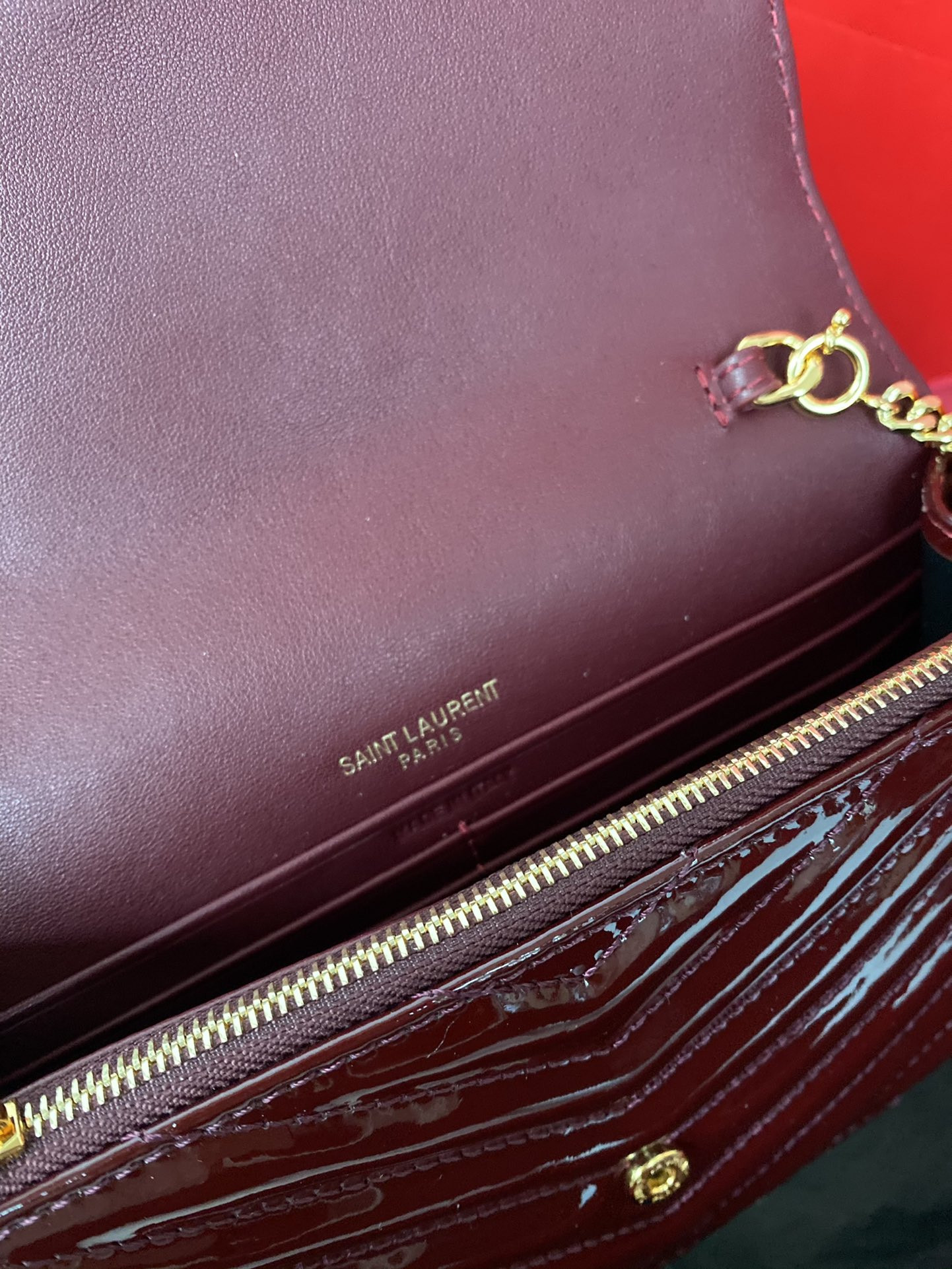 Y*L WOC CASSANDRE envelope chain wallet in patent leather 19x12.5x3.5cm