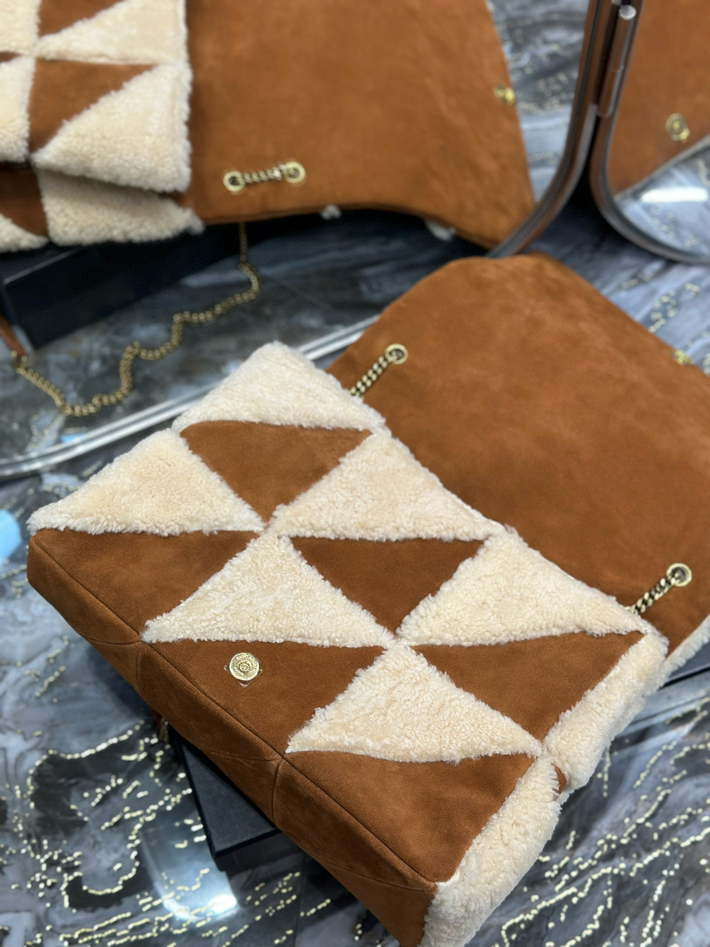 Y*L Jamie Large in Suede and Shearling 38×26×12cm