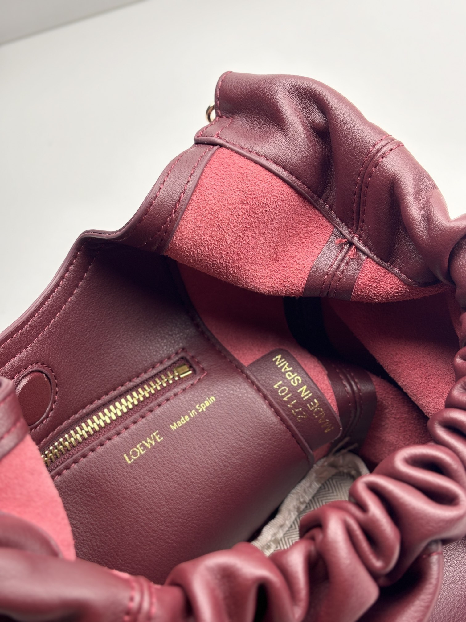 L0ew* Medium Squeeze bag in mellow nappa lambskin 34x33x13.5cm