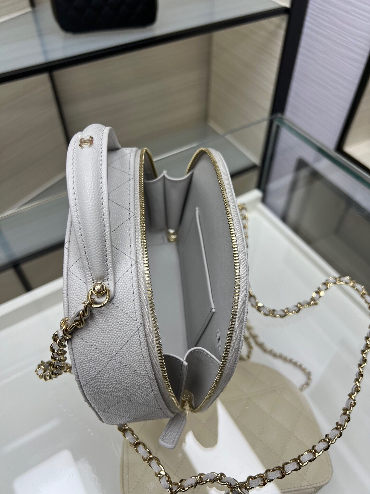 Ch*el 25C Chain shell bag 18X16X6cm