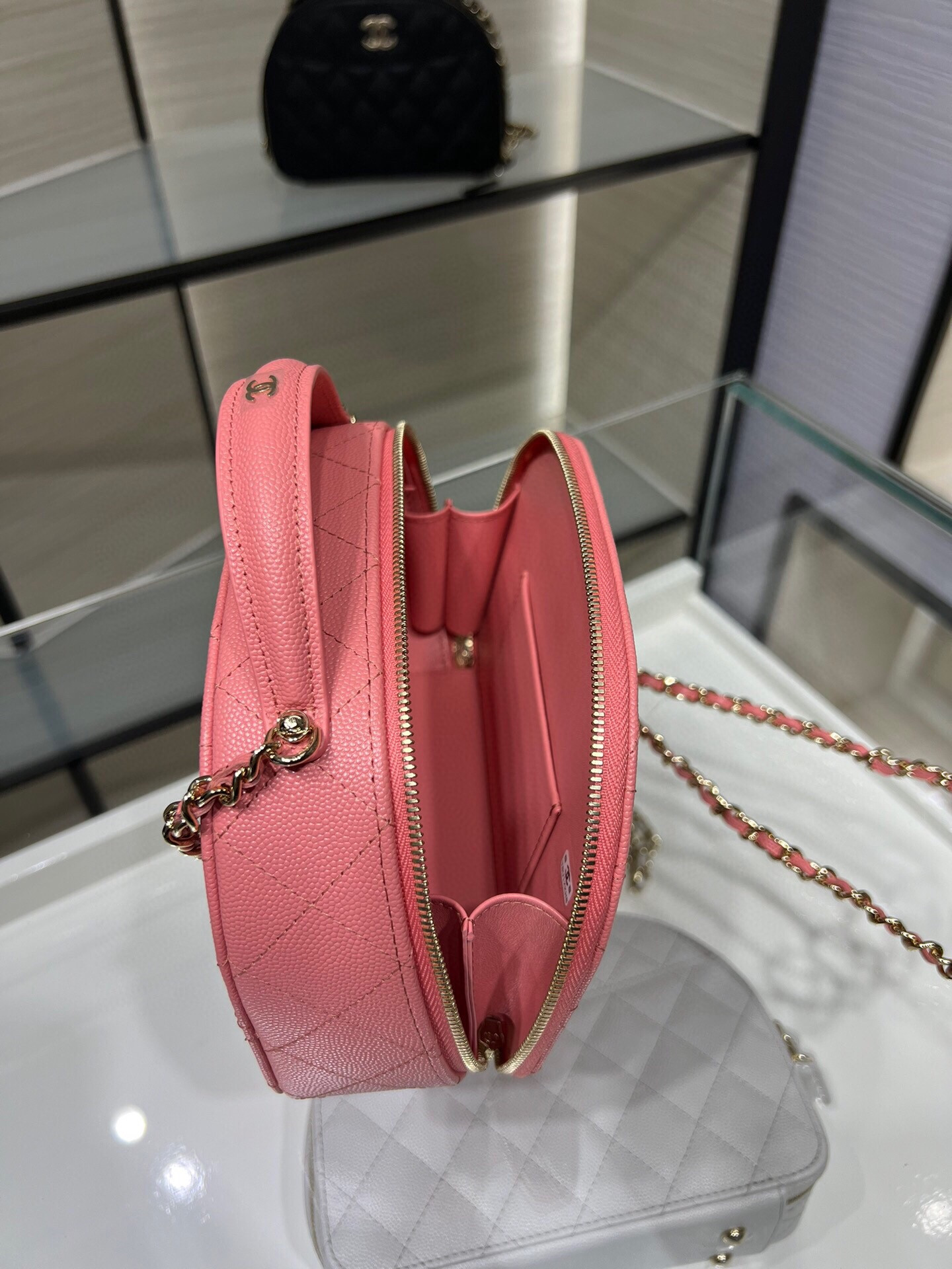 Ch*el 25C Chain shell bag 18X16X6cm