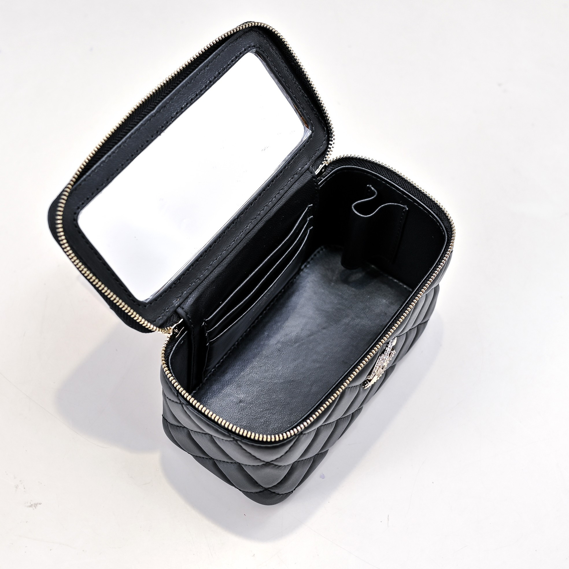 Ch*el Clutch With Chain 17cm