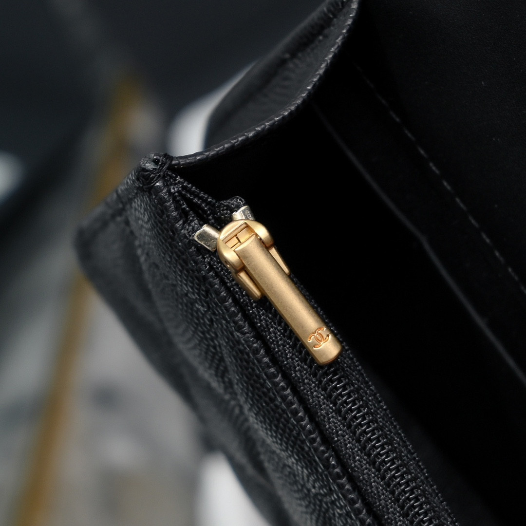 Ch*el woc CLASSIC WALLET ON CHAIN 17cm