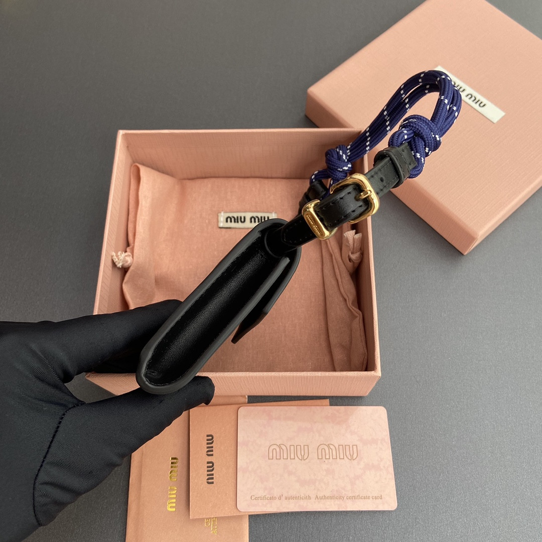 Miu Miu Leather shoulder wallet 8.5x10.5x2cm