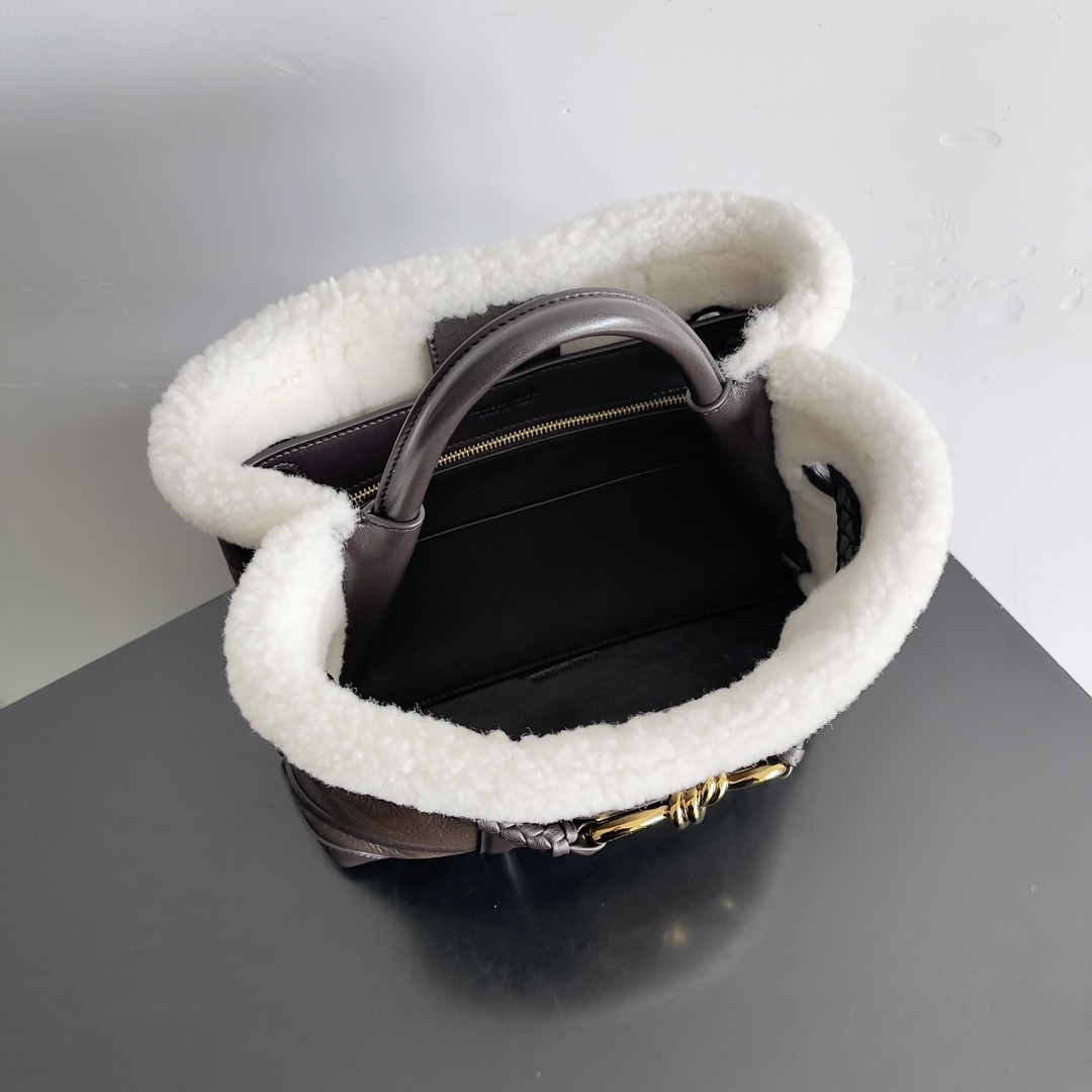 Bo*te*ga Ve*ne*ta Small Andiamo 25x22x10.5cm