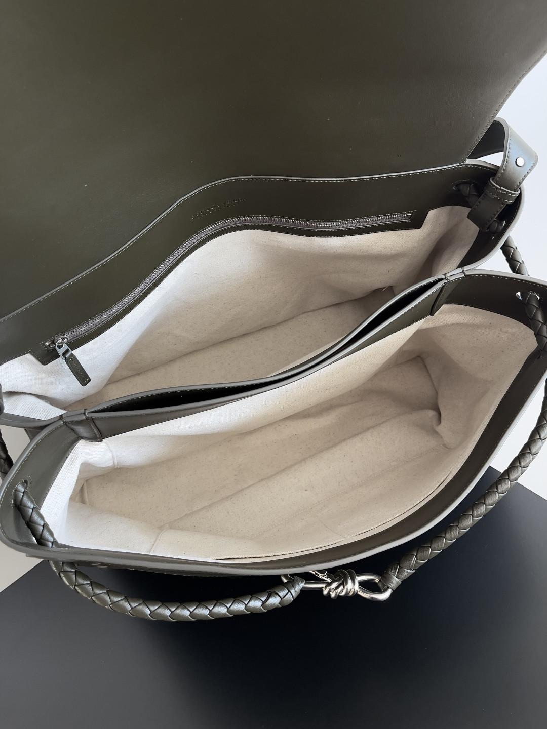 Bo*te*ga Ve*ne*ta Large Andiamo Messenger 43x32x20cm