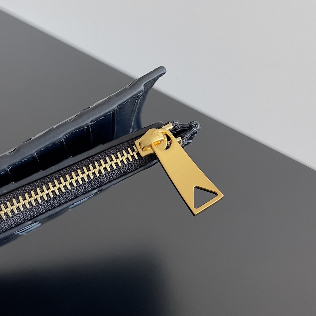 Bo*te*ga Ve*ne*ta Medium Intrecciato Bi-Fold Zip Wallet 14.5x9.3x2cm