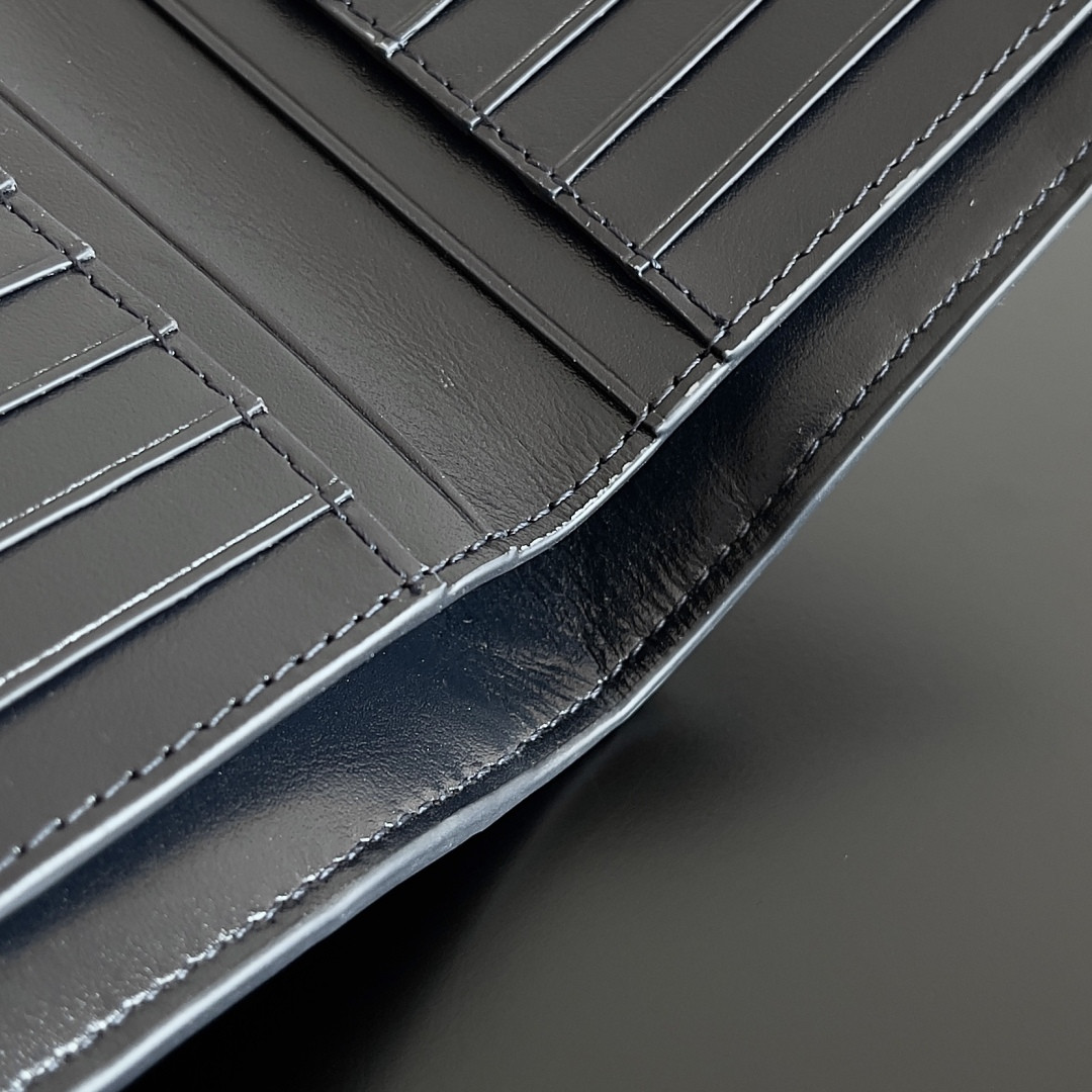 Bo*te*ga Ve*ne*ta Medium Intrecciato Bi-Fold Zip Wallet 14.5x9.3x2cm