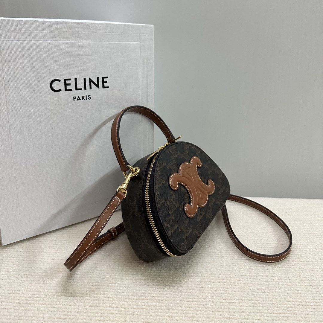 Ce**e HALF MOON CASE IN triomphe canvas and calfskin 17.5x12x6cm
