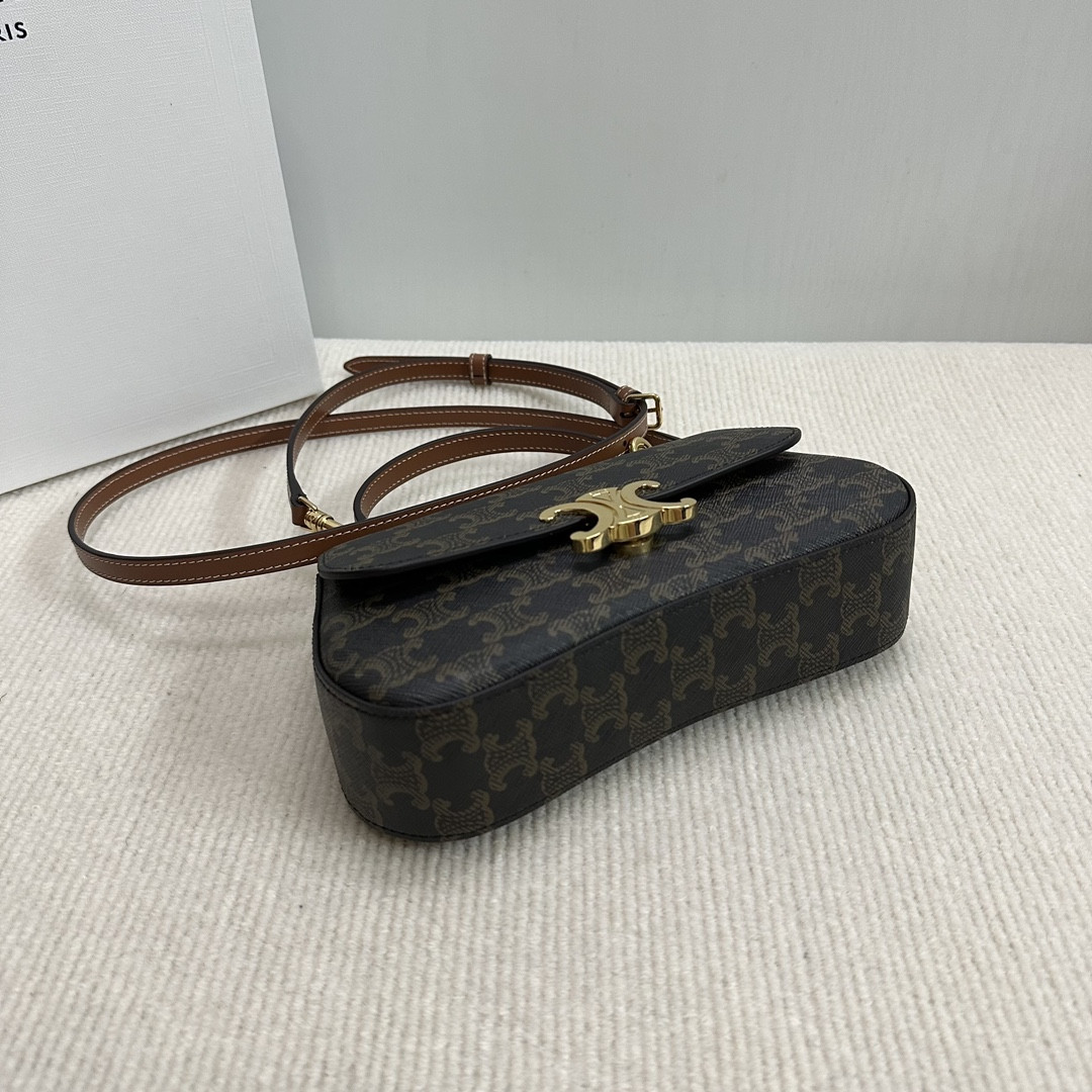 Ce**e TEEN Ce**e LOLA in Triomphe Canvas and Calfskin 20x11.5x5cm