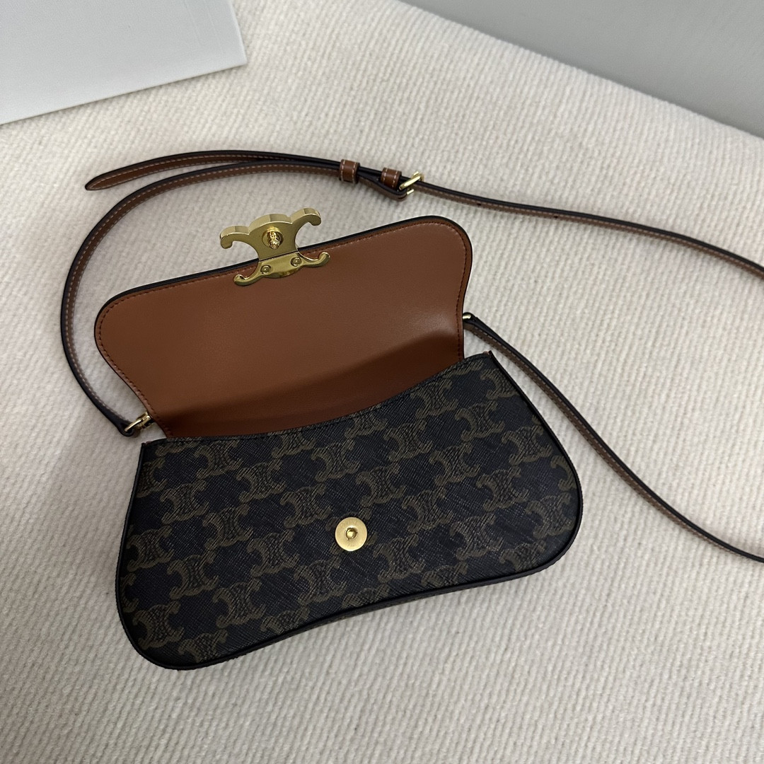 Ce**e TEEN Ce**e LOLA in Triomphe Canvas and Calfskin 20x11.5x5cm