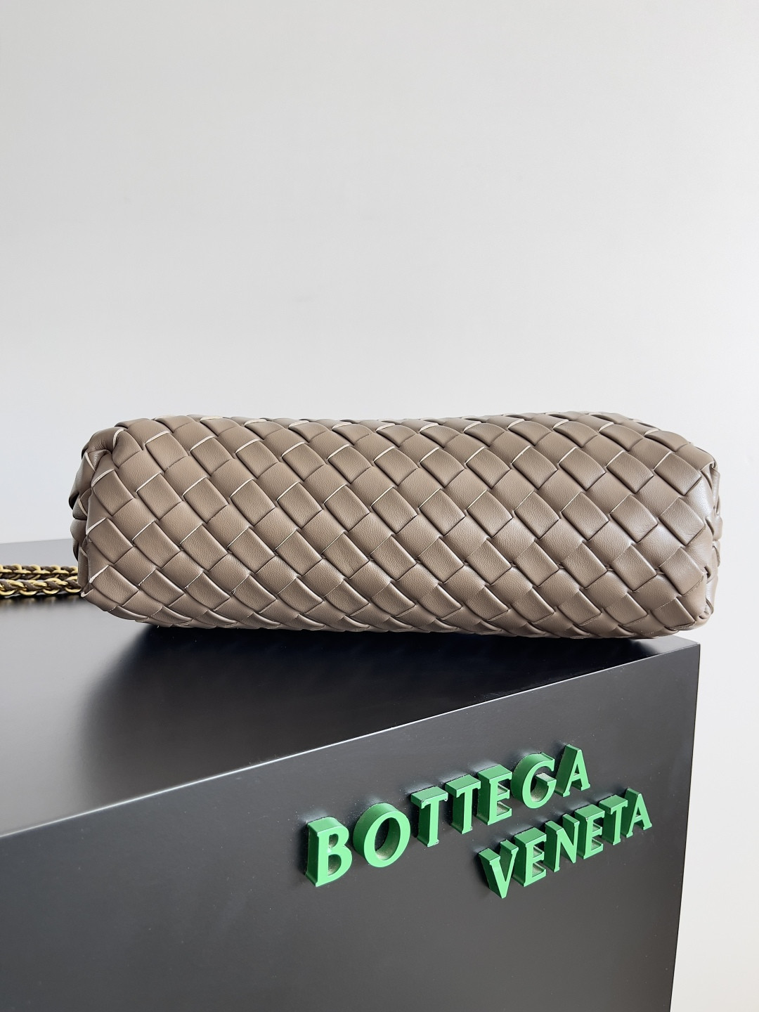 Bo*te*ga Ve*ne*ta LAUREN CLUTCH Andiamo Parachute 31x16.5x11cm