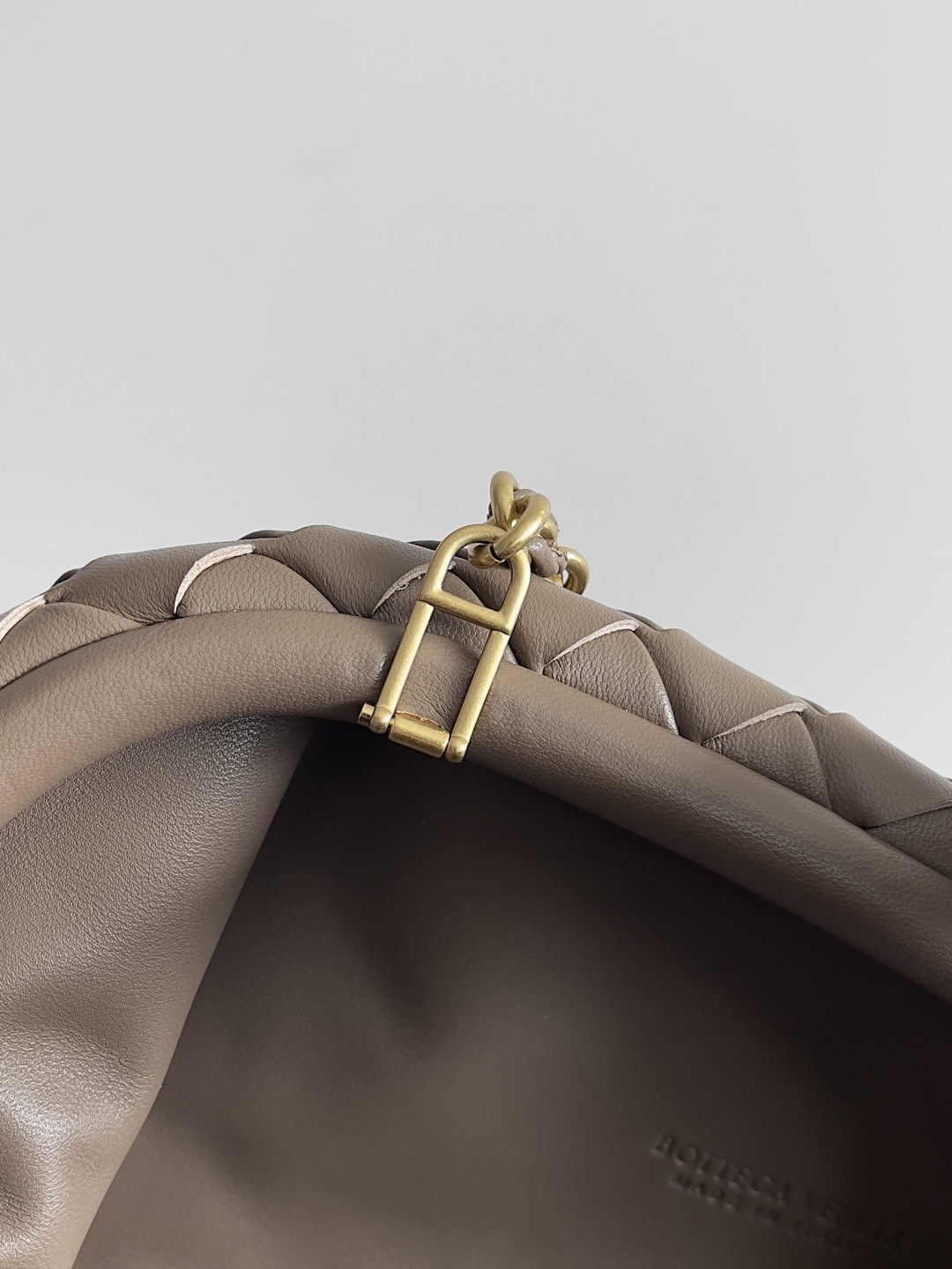 Bo*te*ga Ve*ne*ta LAUREN CLUTCH Andiamo Parachute 31x16.5x11cm