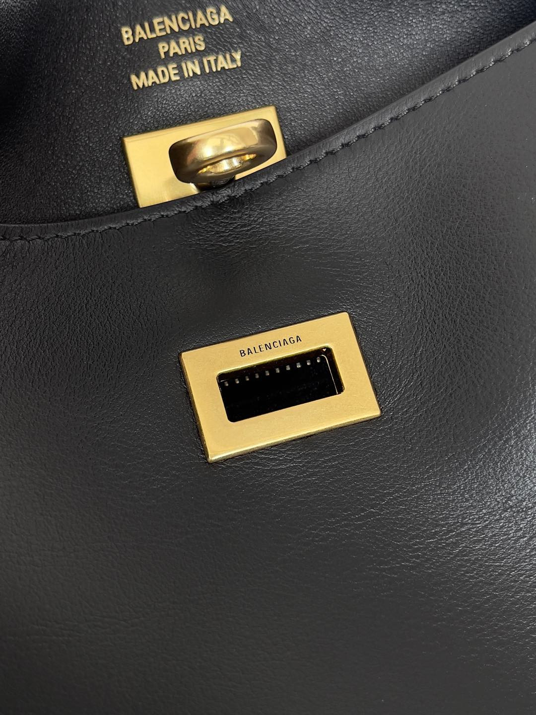 Ba*len*cia*ga Bel Air Hobo 26.9×25.9×9.9cm 811018m