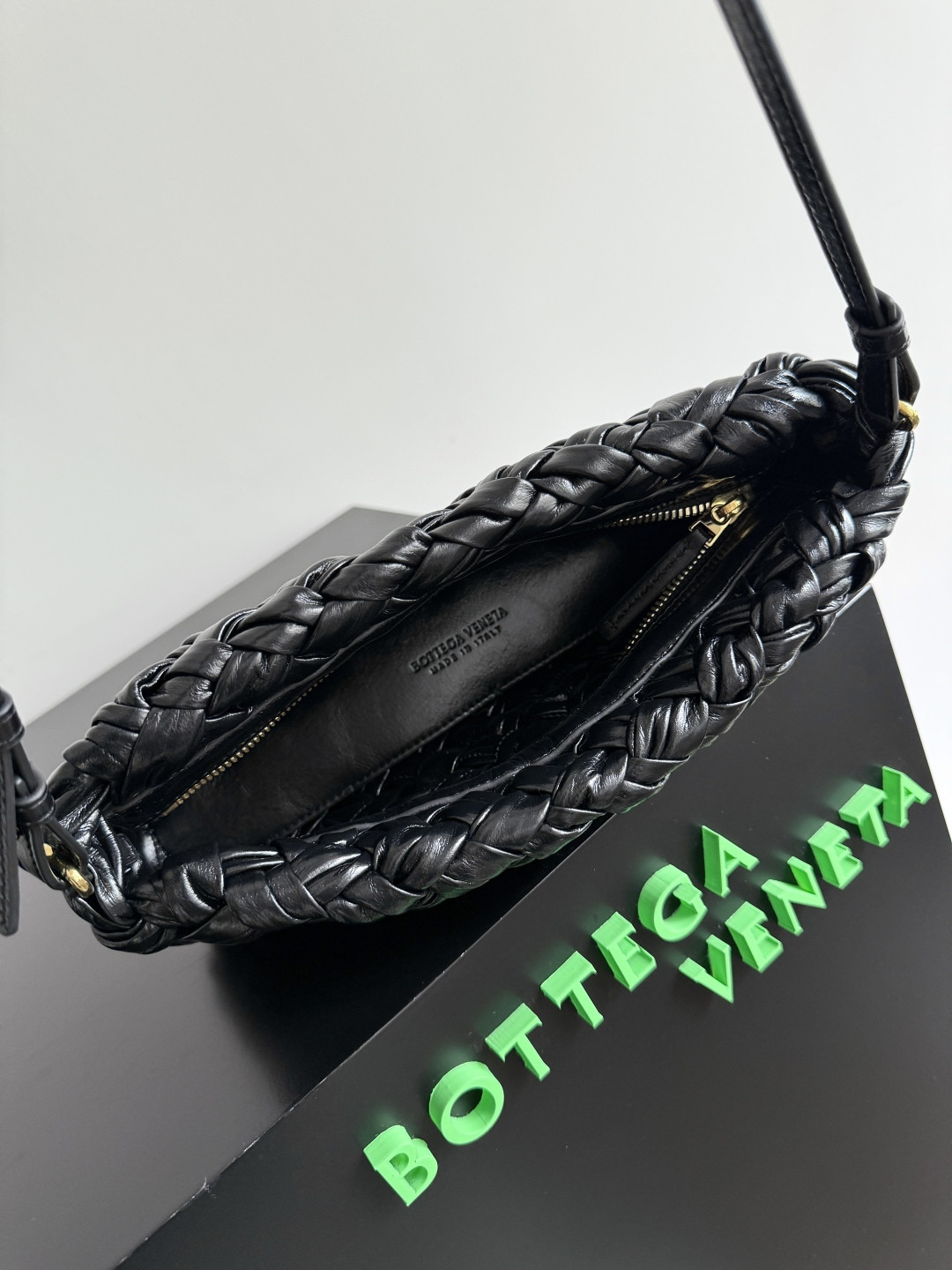 Bo*te*ga Ve*ne*ta Kalimero cha cha 28.5x15x6cm 785780