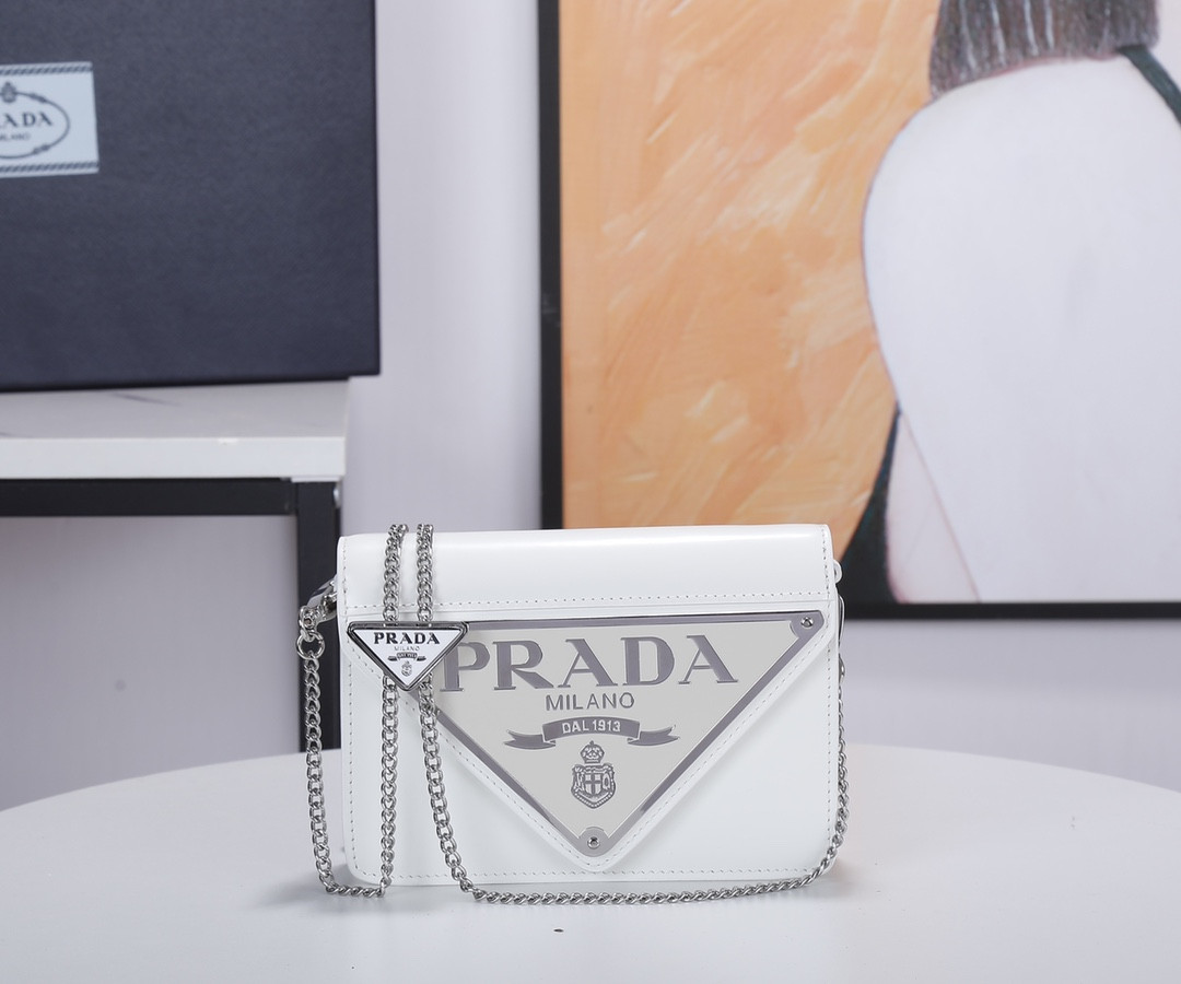 Pra*a White Brushed Leather Shoulder Bag 17x 9.5x3.5cm