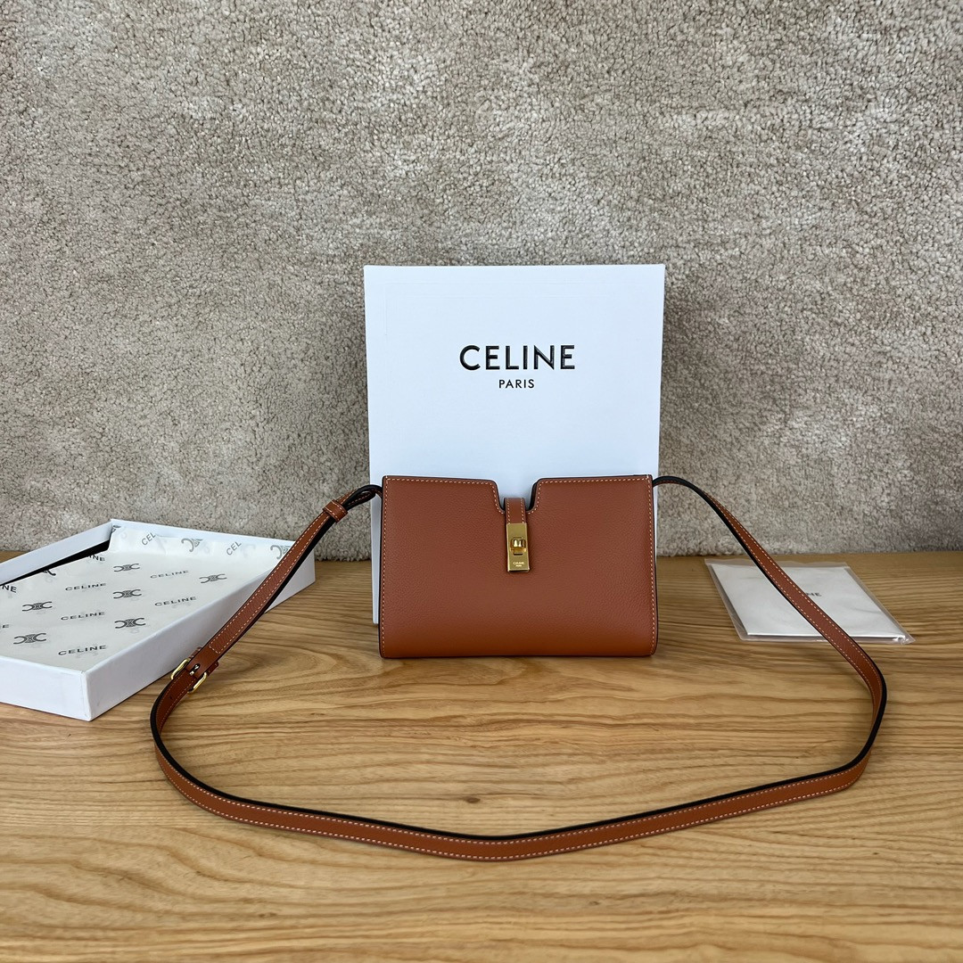 Ce**e 16 STRAP POCHETTE in IN S*pPLE GRAINED CALFSKIN 18.5 x 12 x 3 cm
