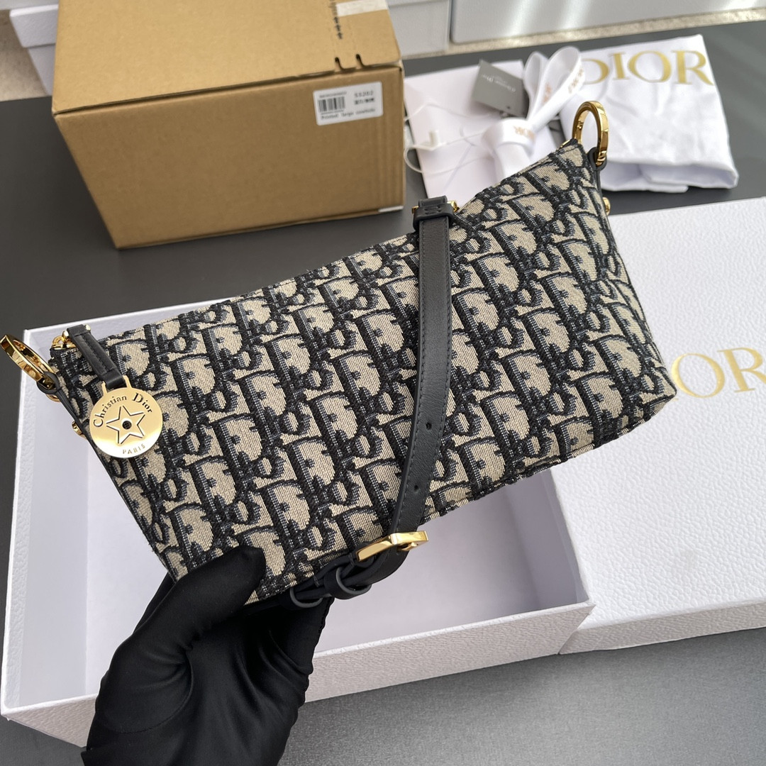 D*0r D*0rstar hobo bag 22 x 14.5 x 10 cm