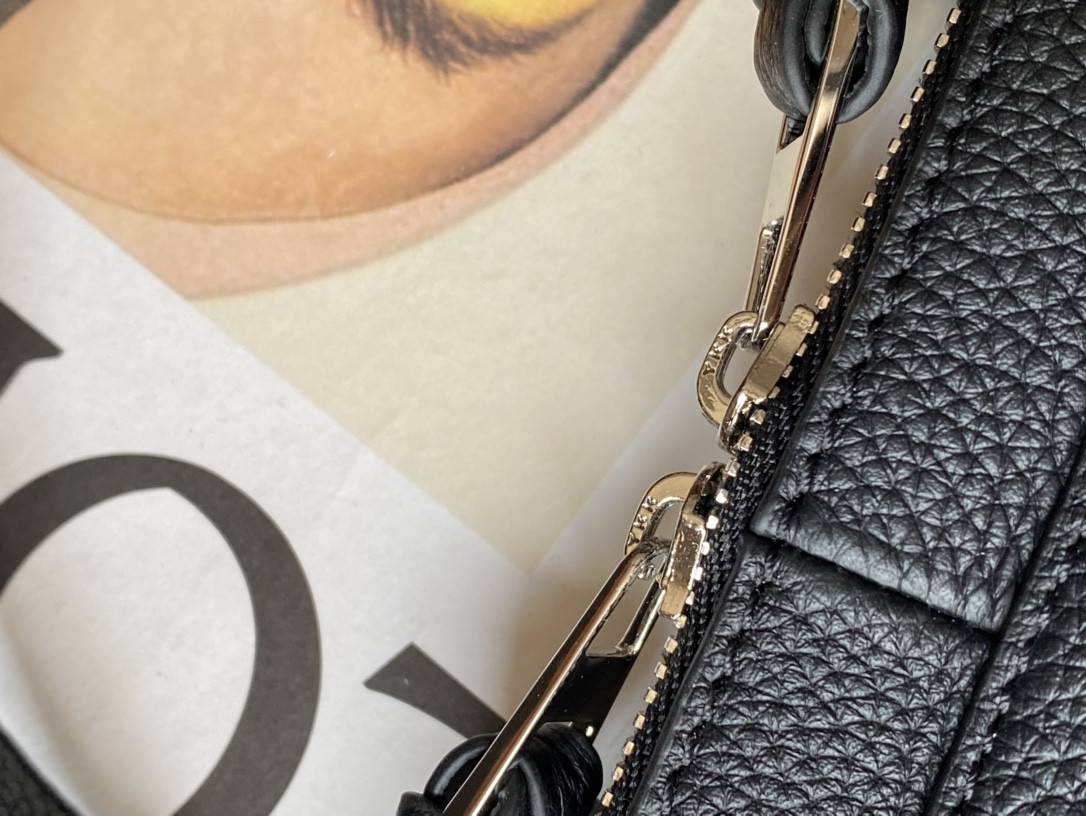 L0ew* Goya Slim Briefcase in Soft Grained Calfskin 27.5x7.5x38cm