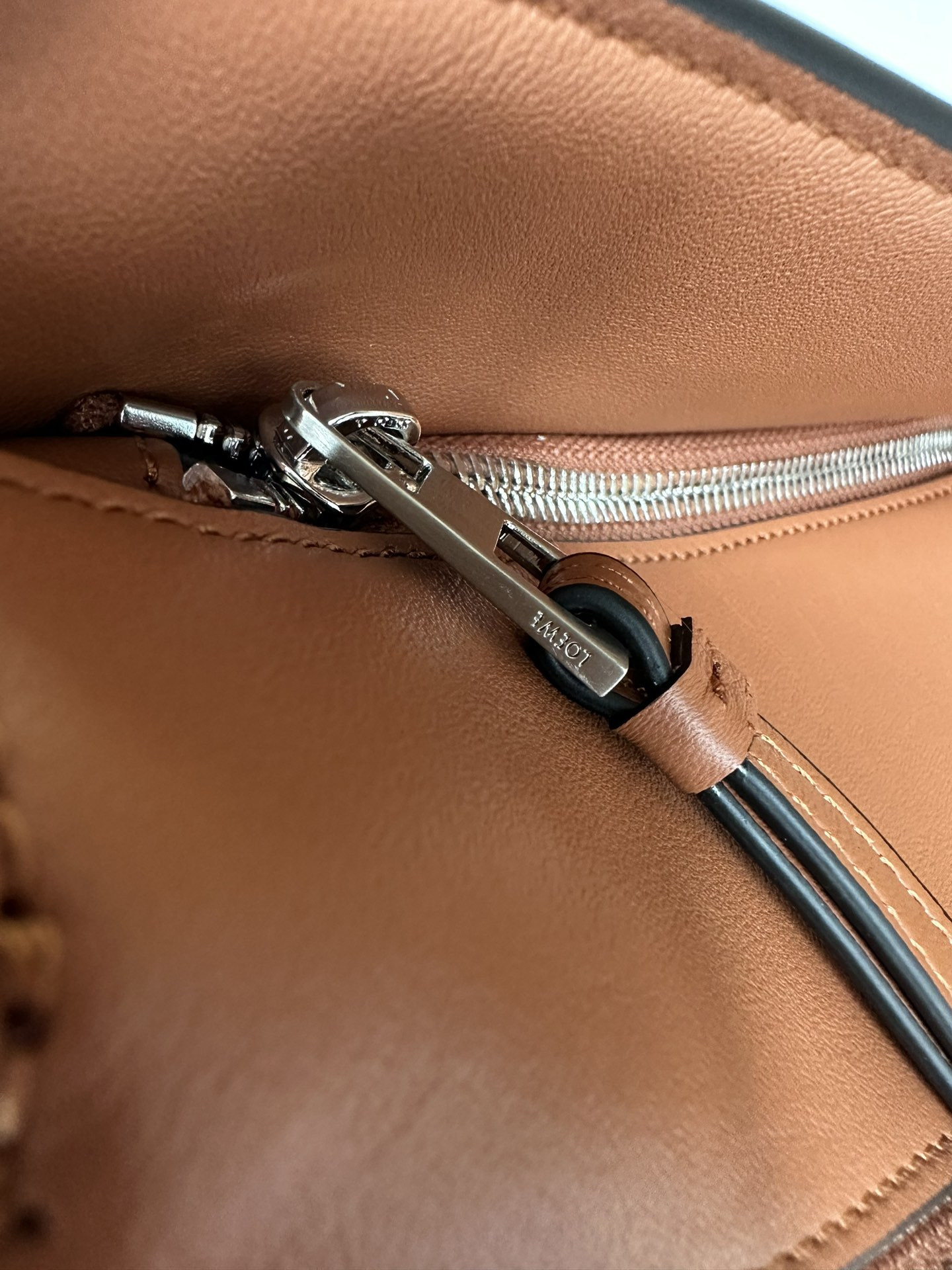 L0ew* Small Puzzle bumbag in classic calfskin 24x10.5x16cm