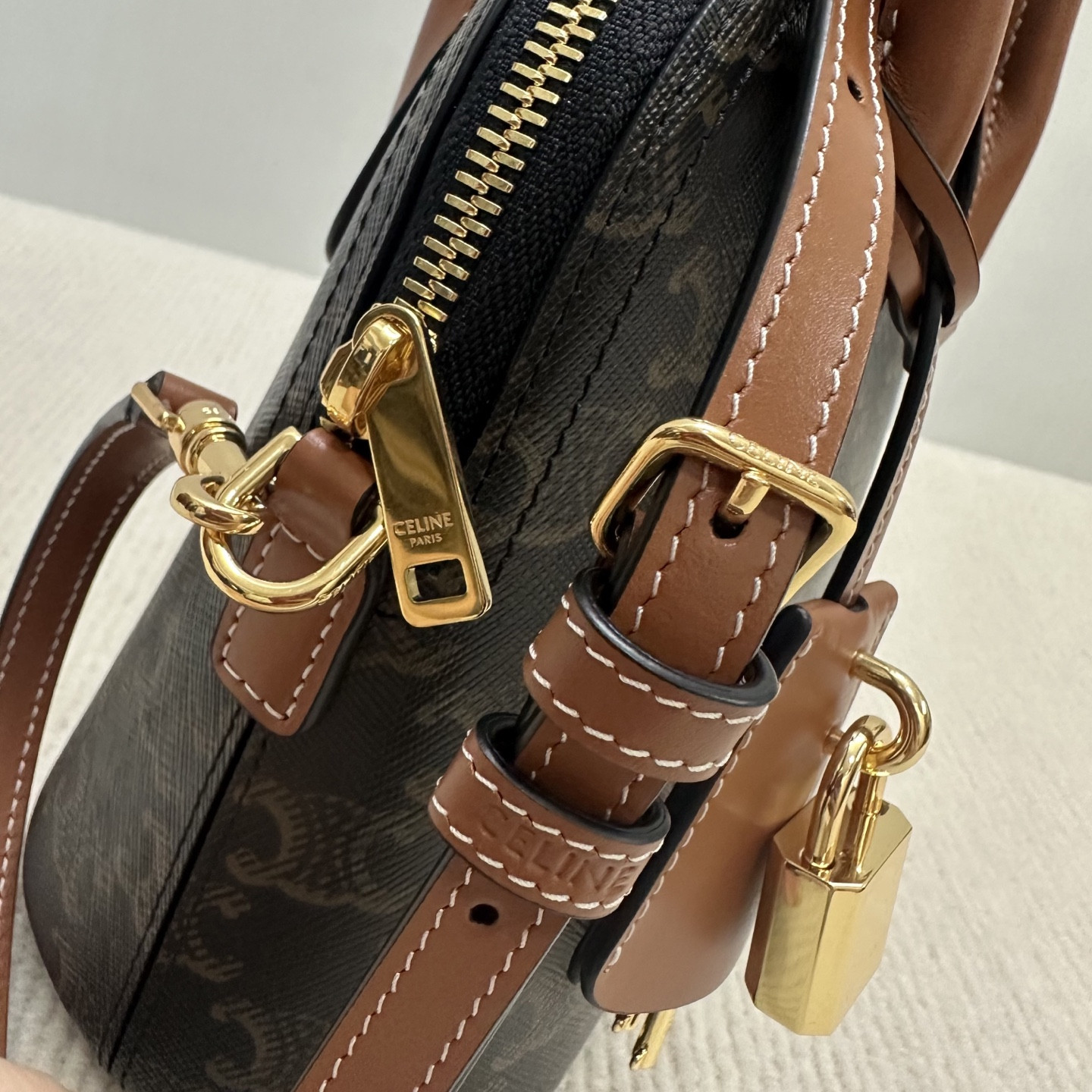 Ce**e TEEN HONORINE BAG IN Triomphe Canvas and Calfskin 22.5x17x10cm