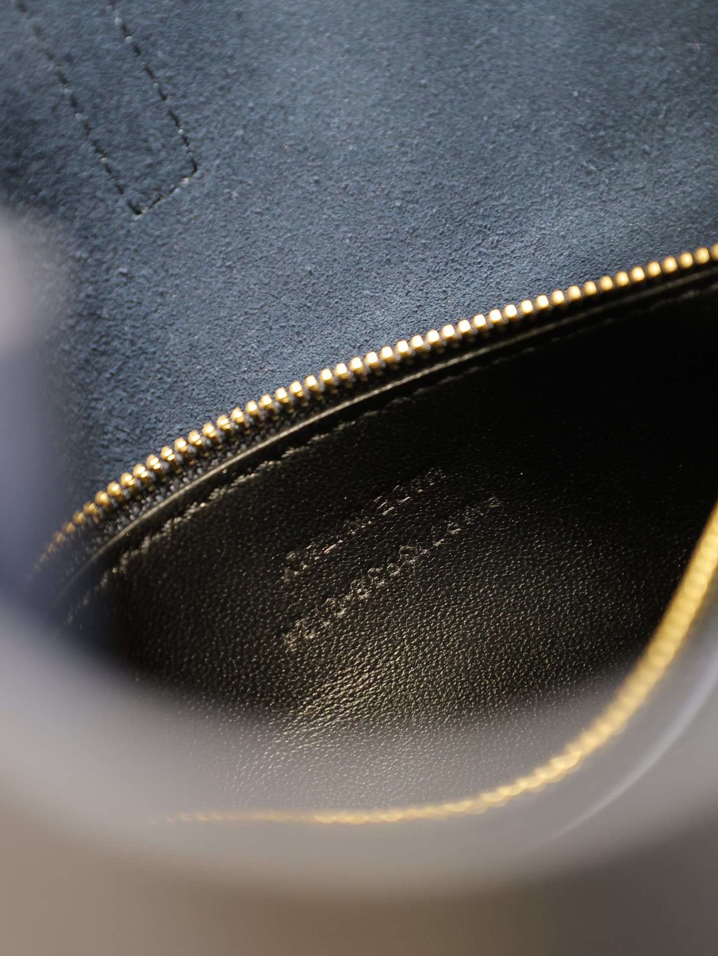 Y*L LE 5 À 7 S*pple small IN GRAINED LEATHER 23x22x8.5cm