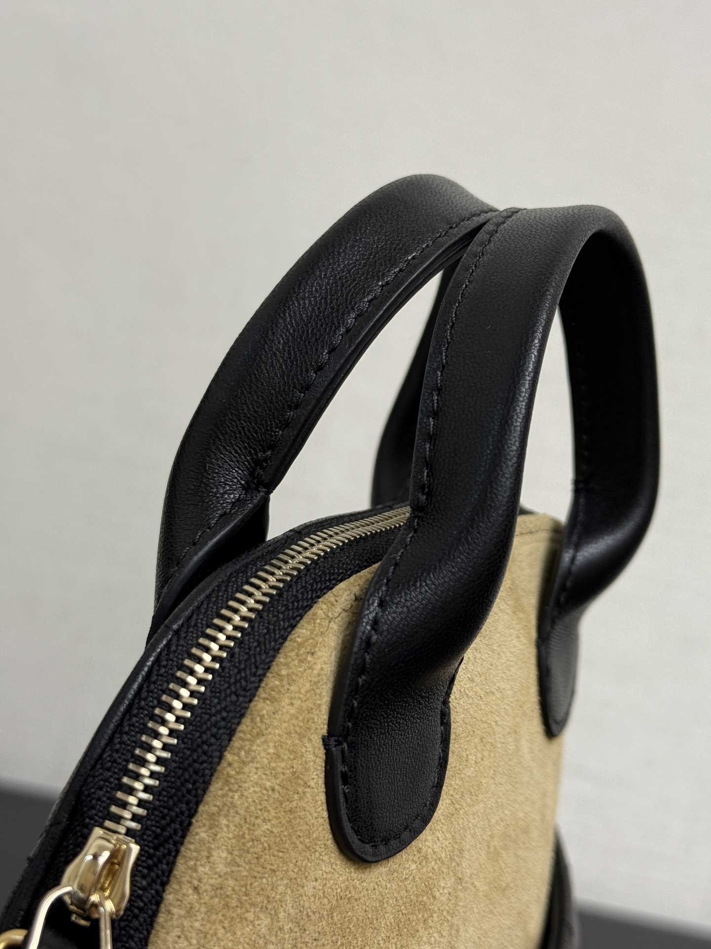 Ch*el Clutch with chain AP4742 18x17x6cm