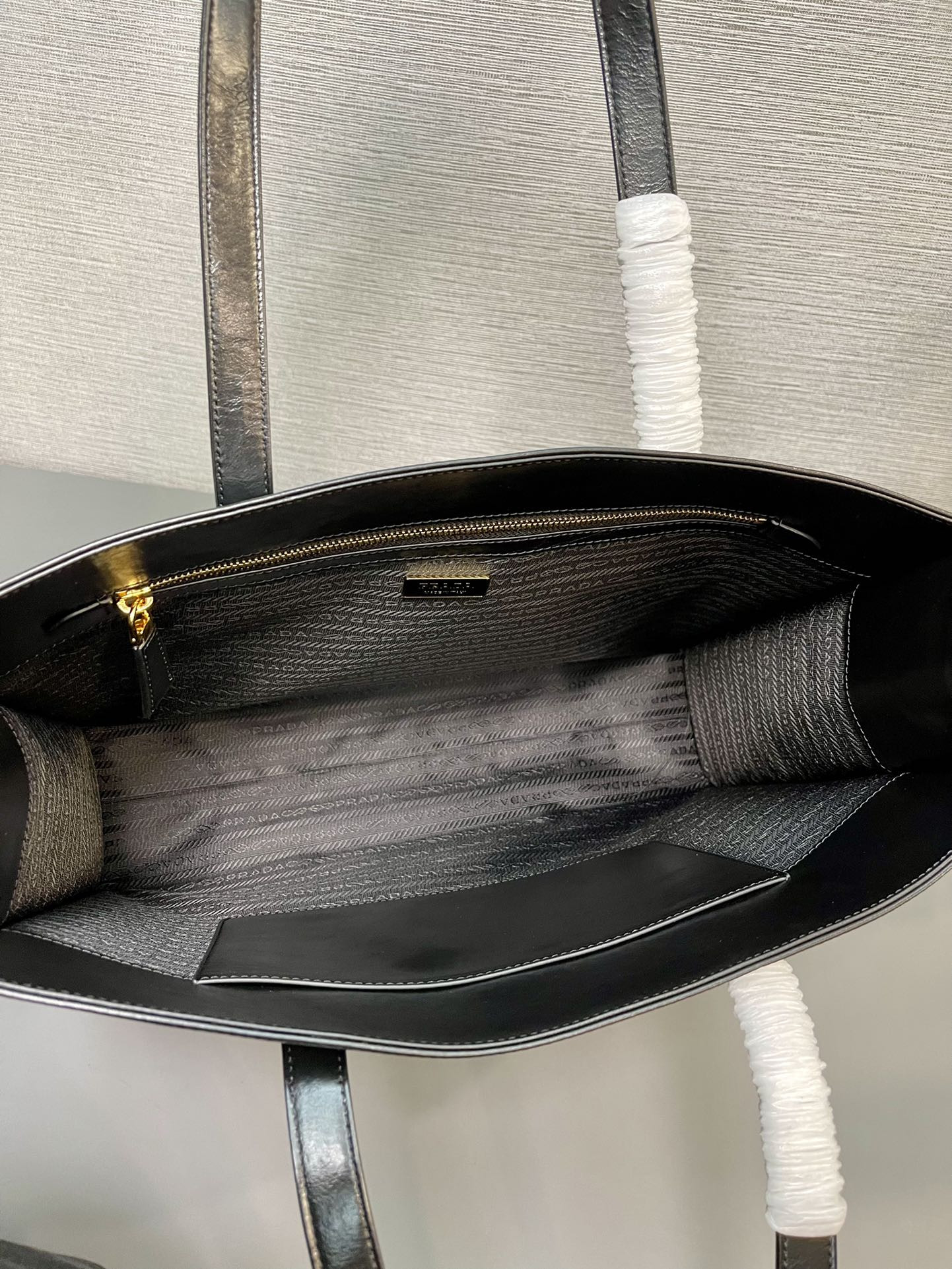 Pra*a Large leather tote bag 31x39x10cm