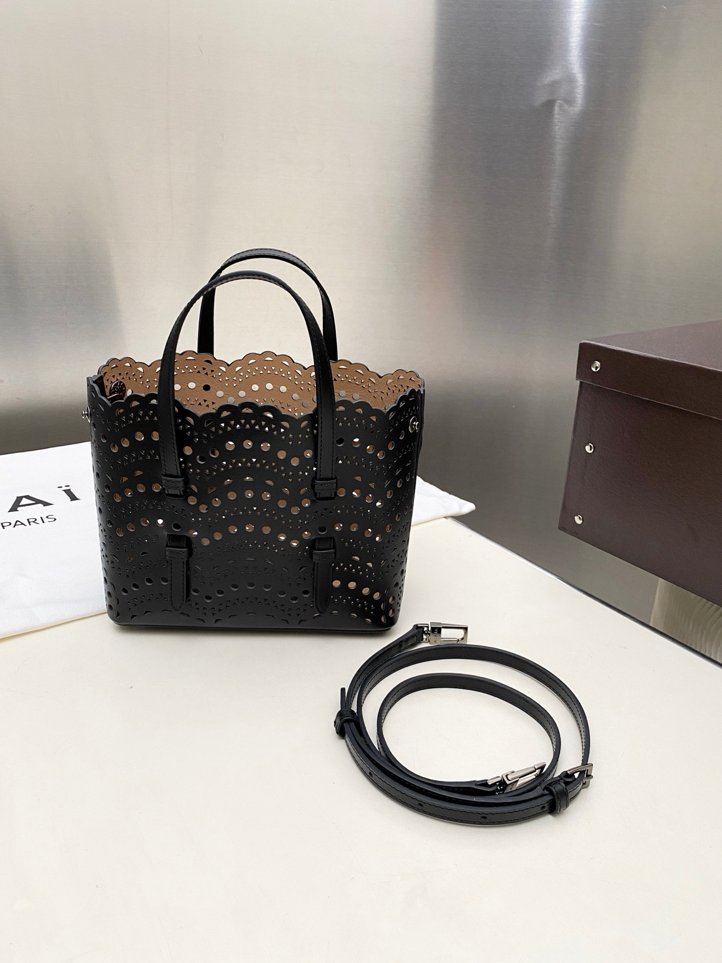 ALAÏA Mina 20 bag 20x17x10cm